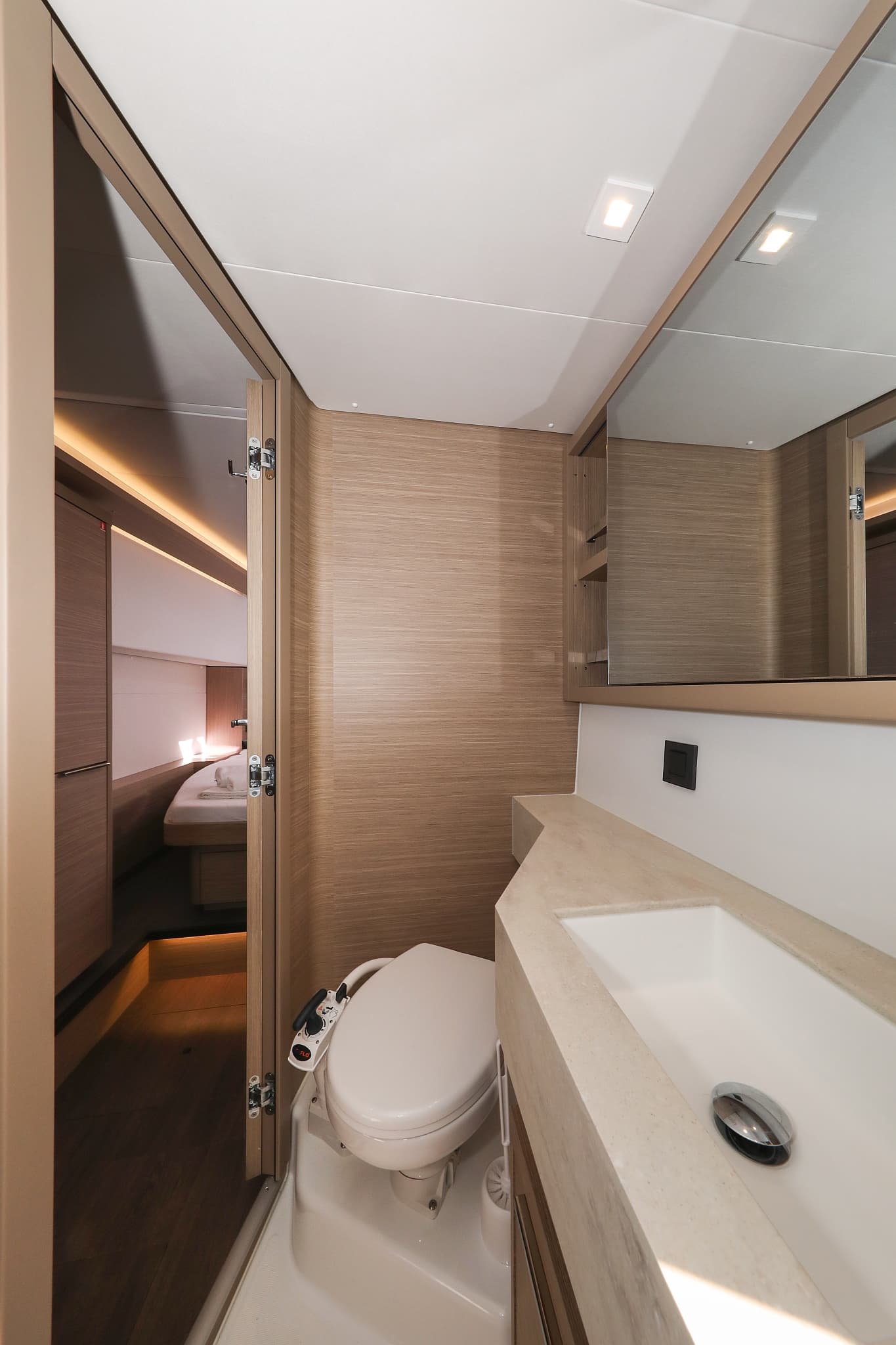 Lagoon 46  - photo 25