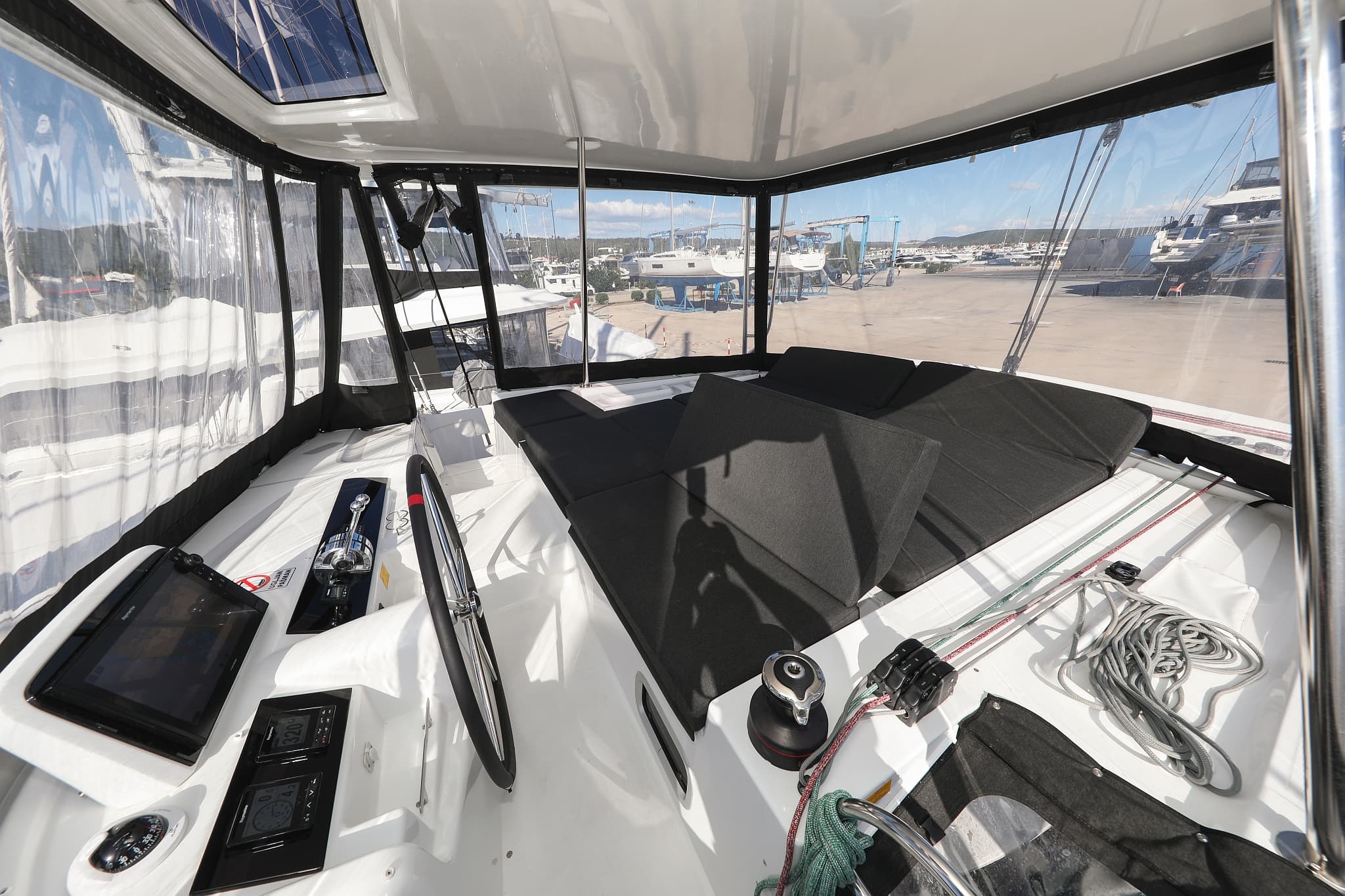 Lagoon 46  - photo 10