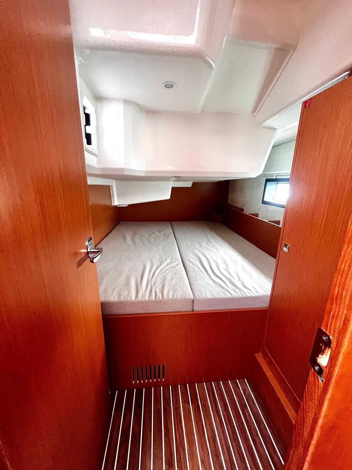 Bavaria C38 - photo 12