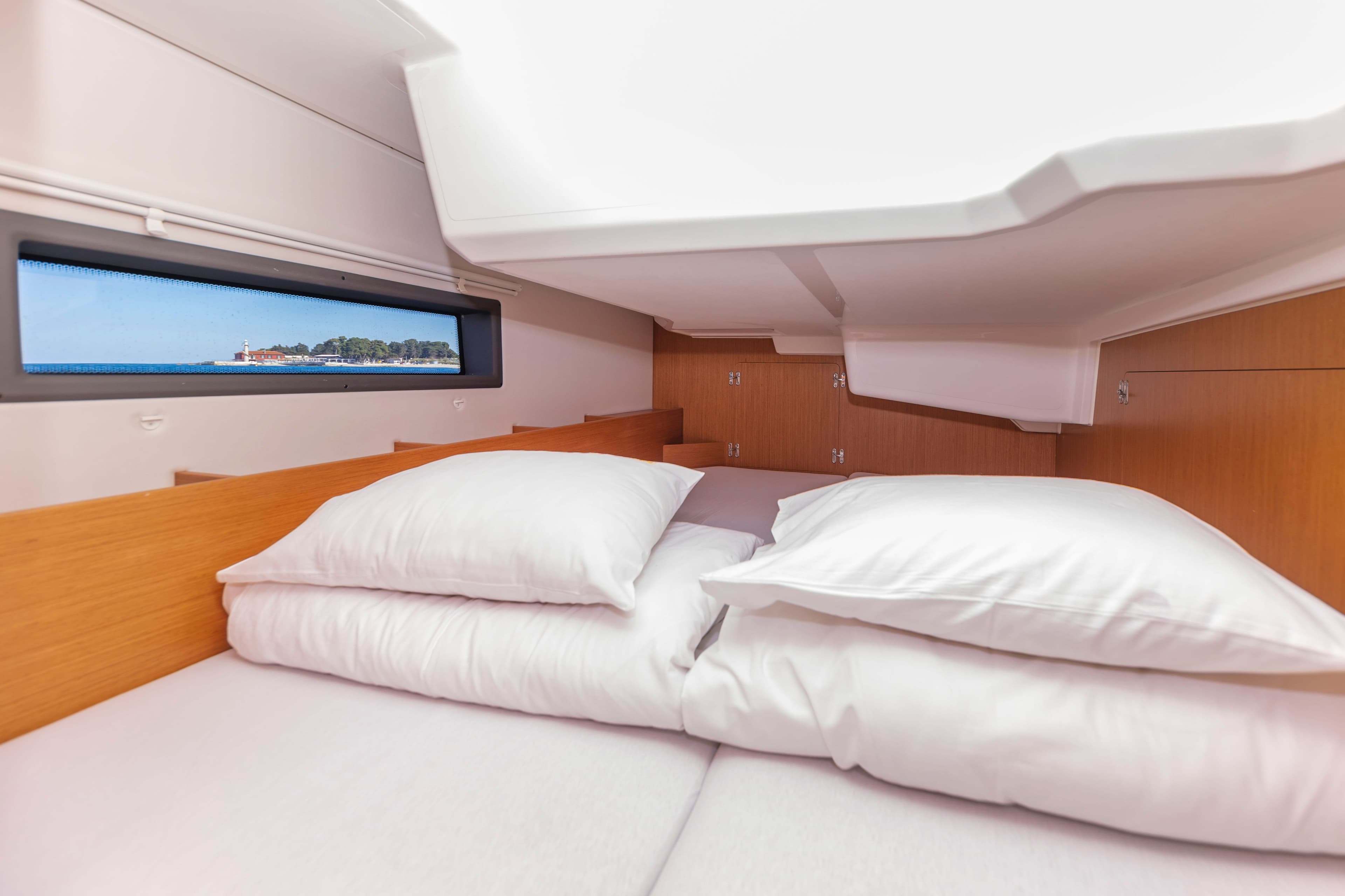 Bavaria C38 - photo 14