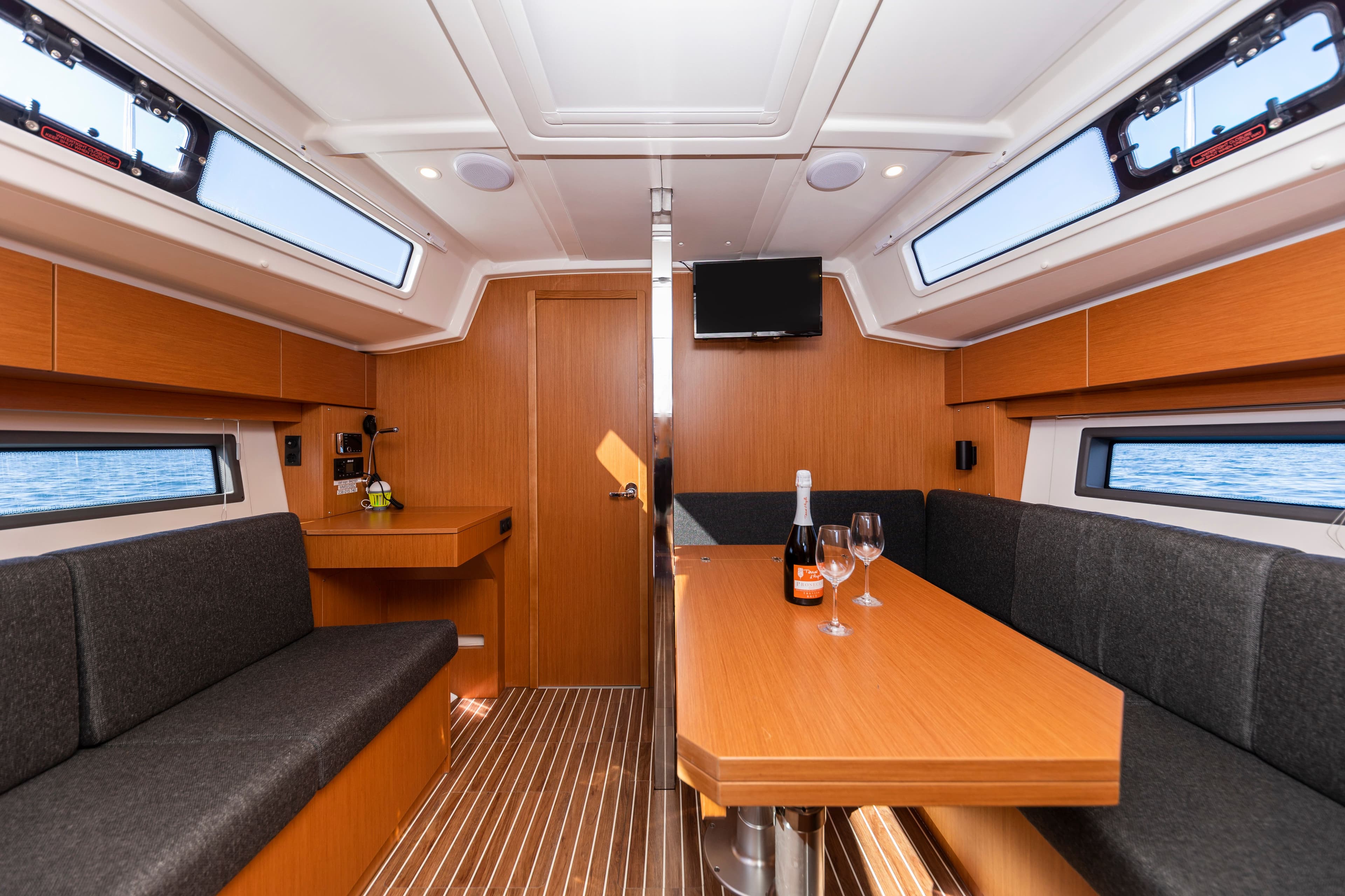 Bavaria C38 - photo 15