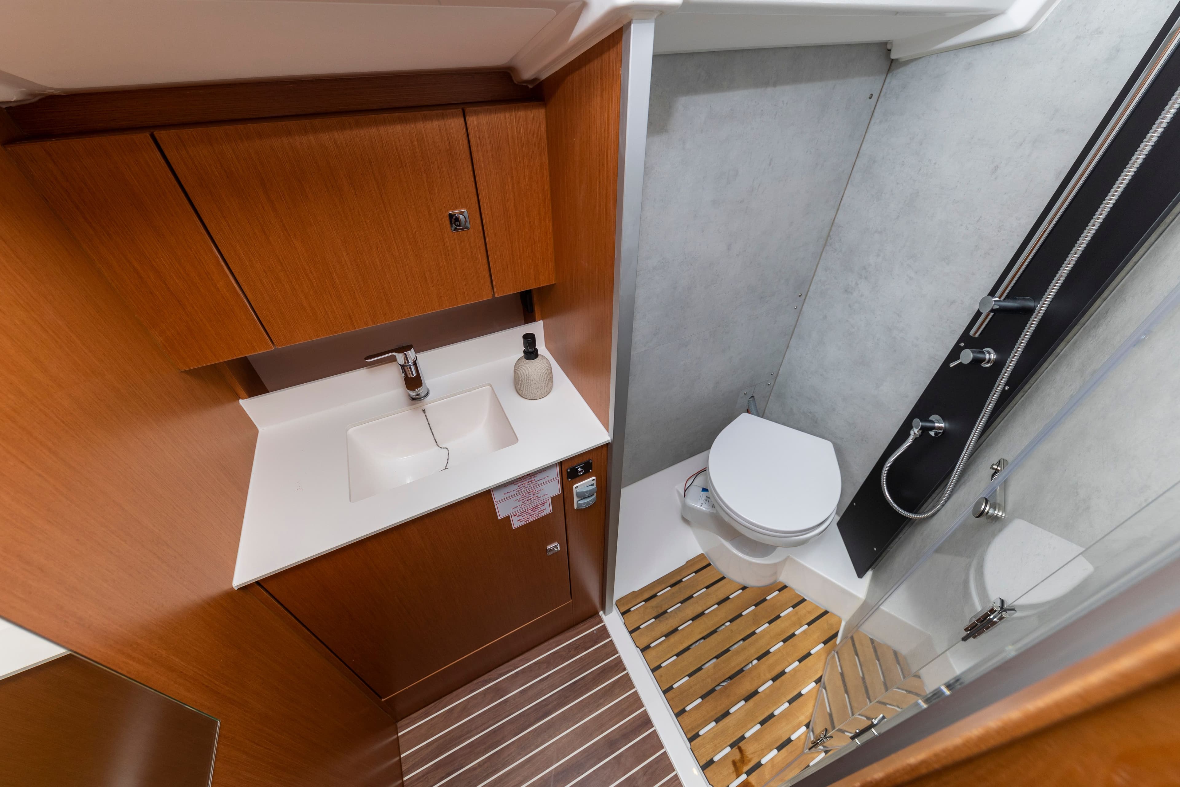 Bavaria C38 - photo 5