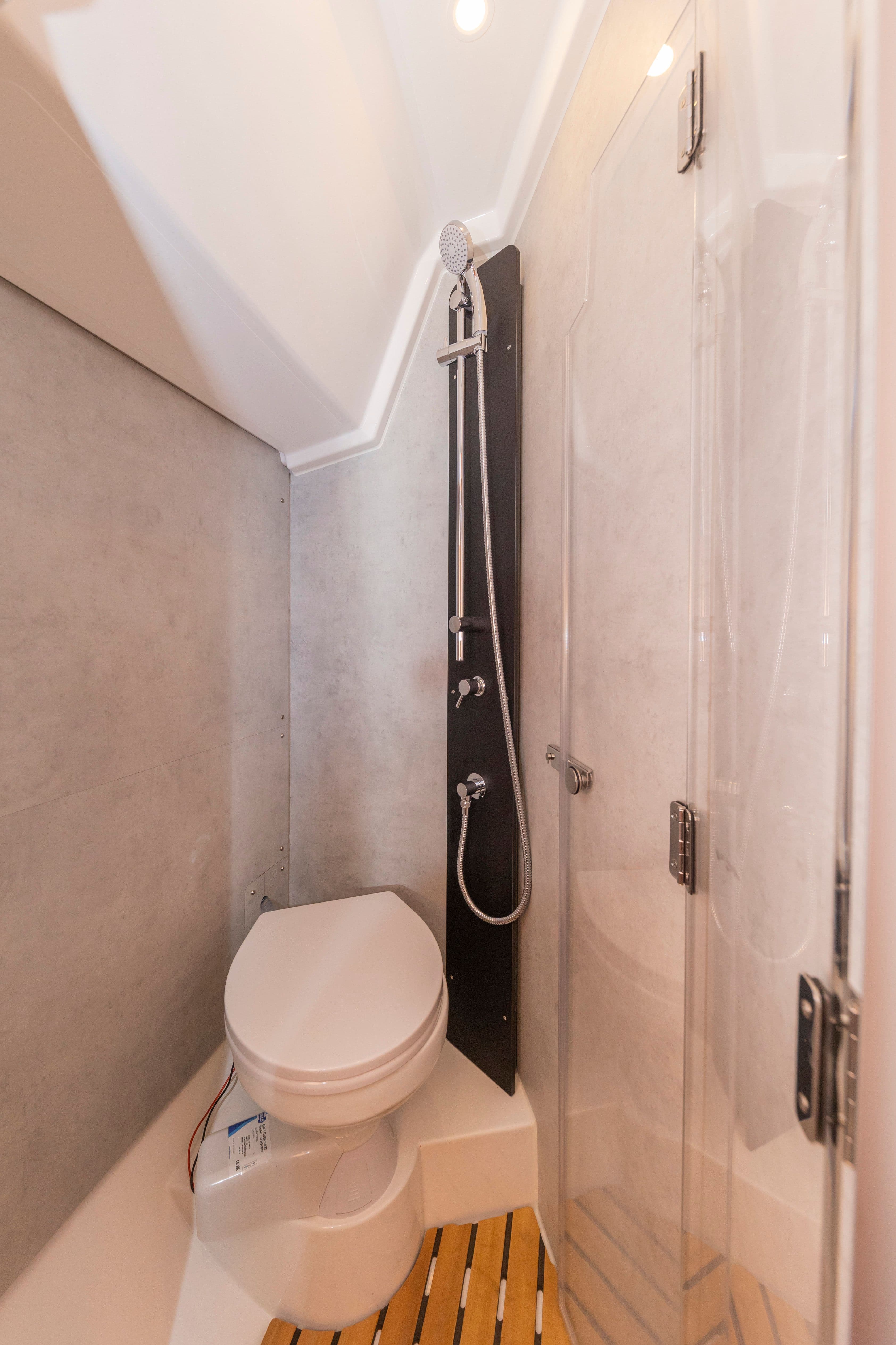 Bavaria C38 - photo 11