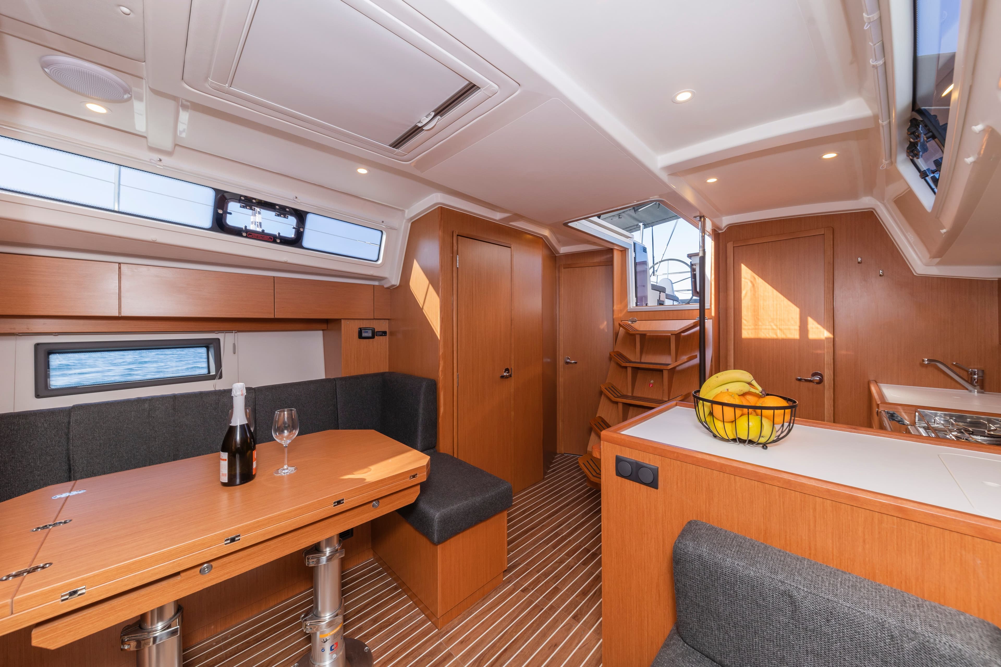 Bavaria C38 - photo 13