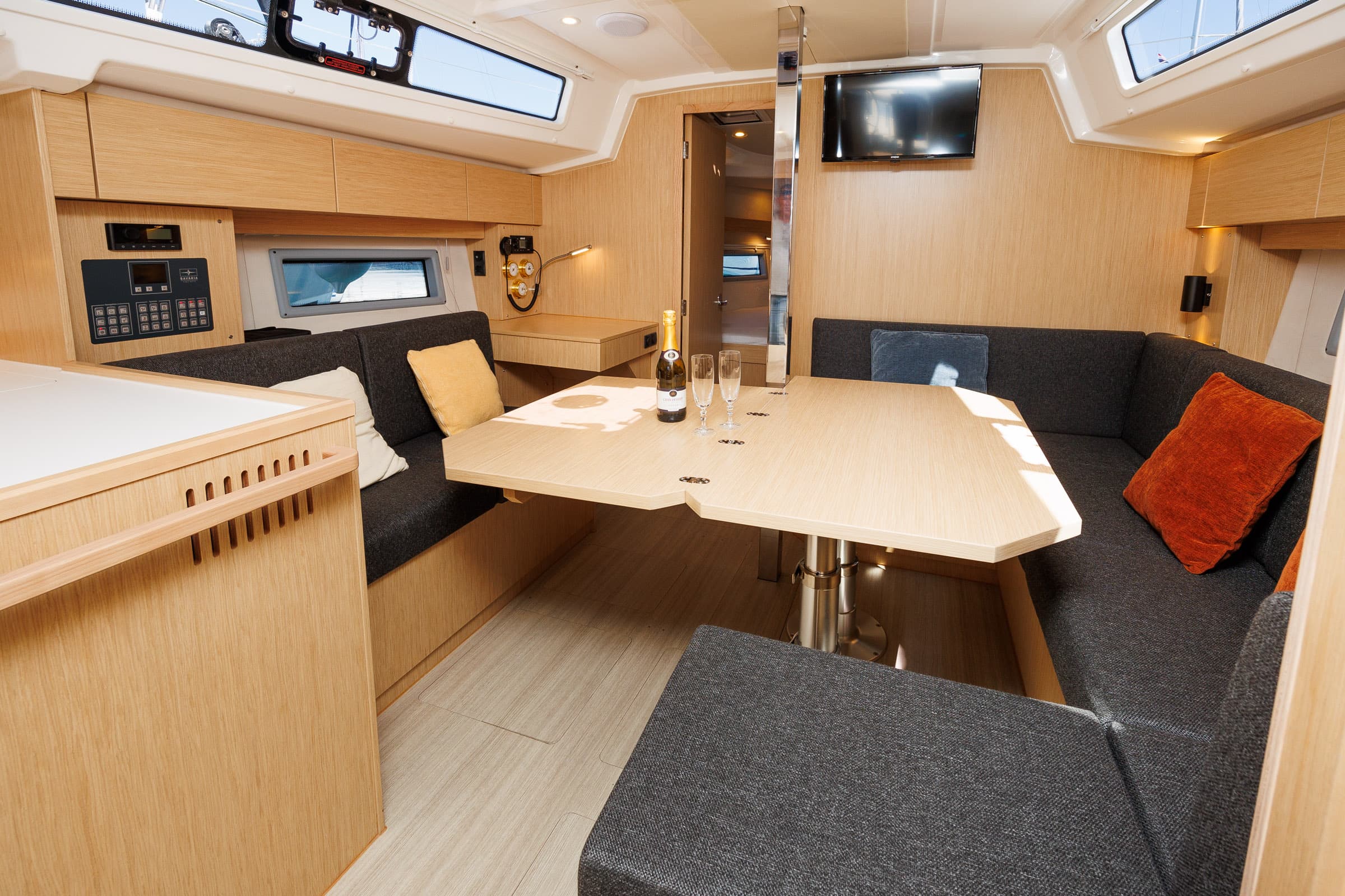 Bavaria C38 - photo 20