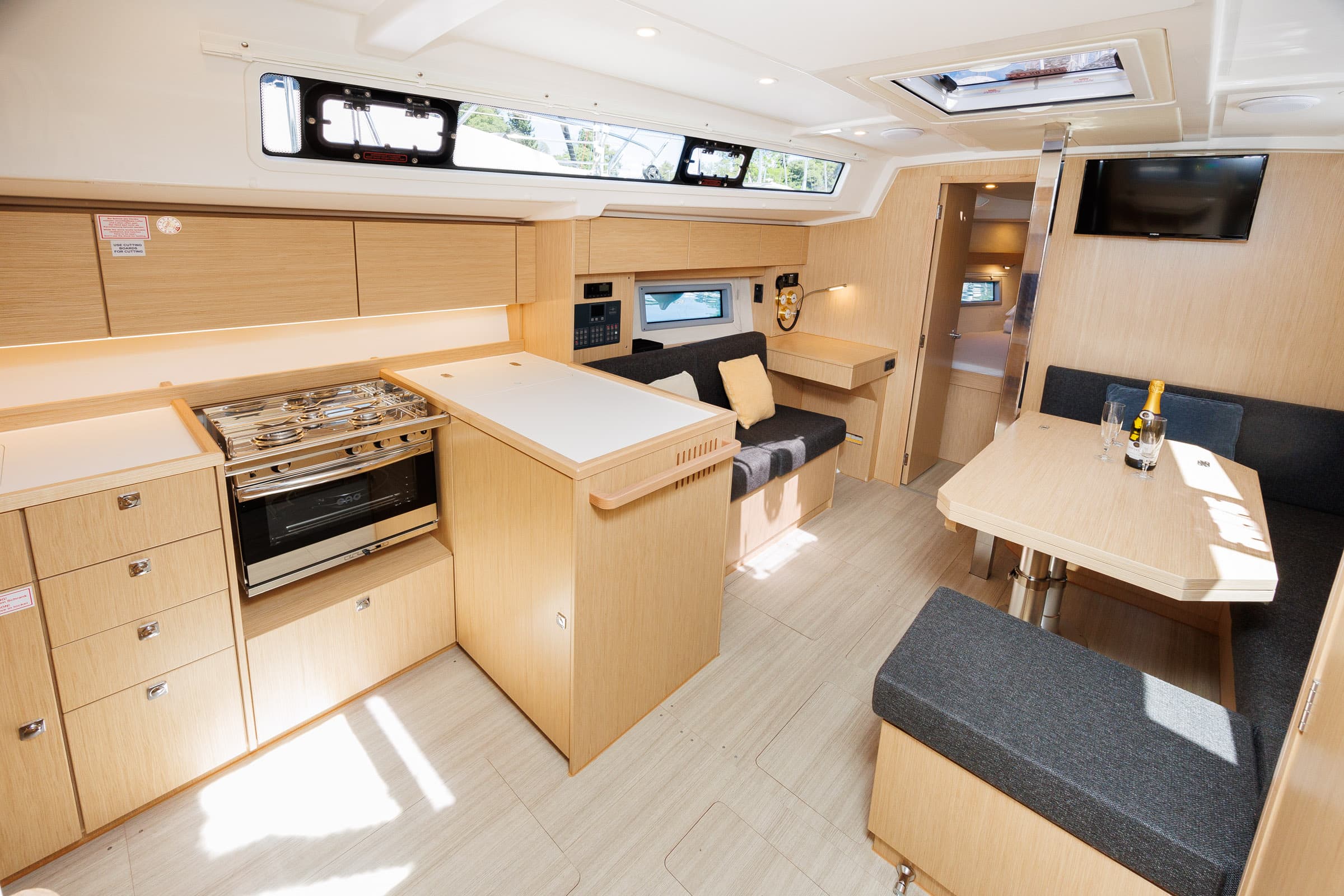 Bavaria C38 - photo 17