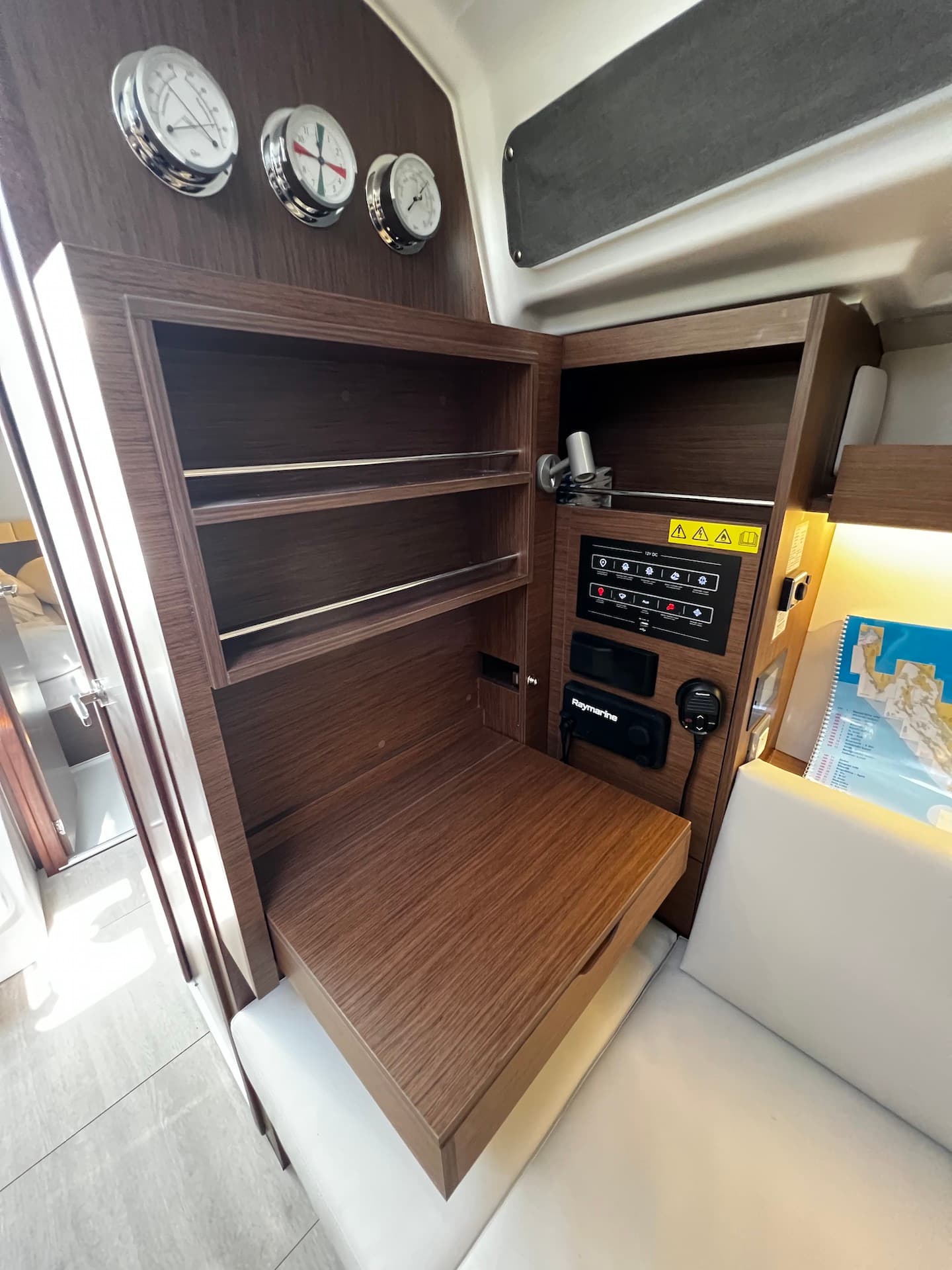 Oceanis 34.1 - photo 13