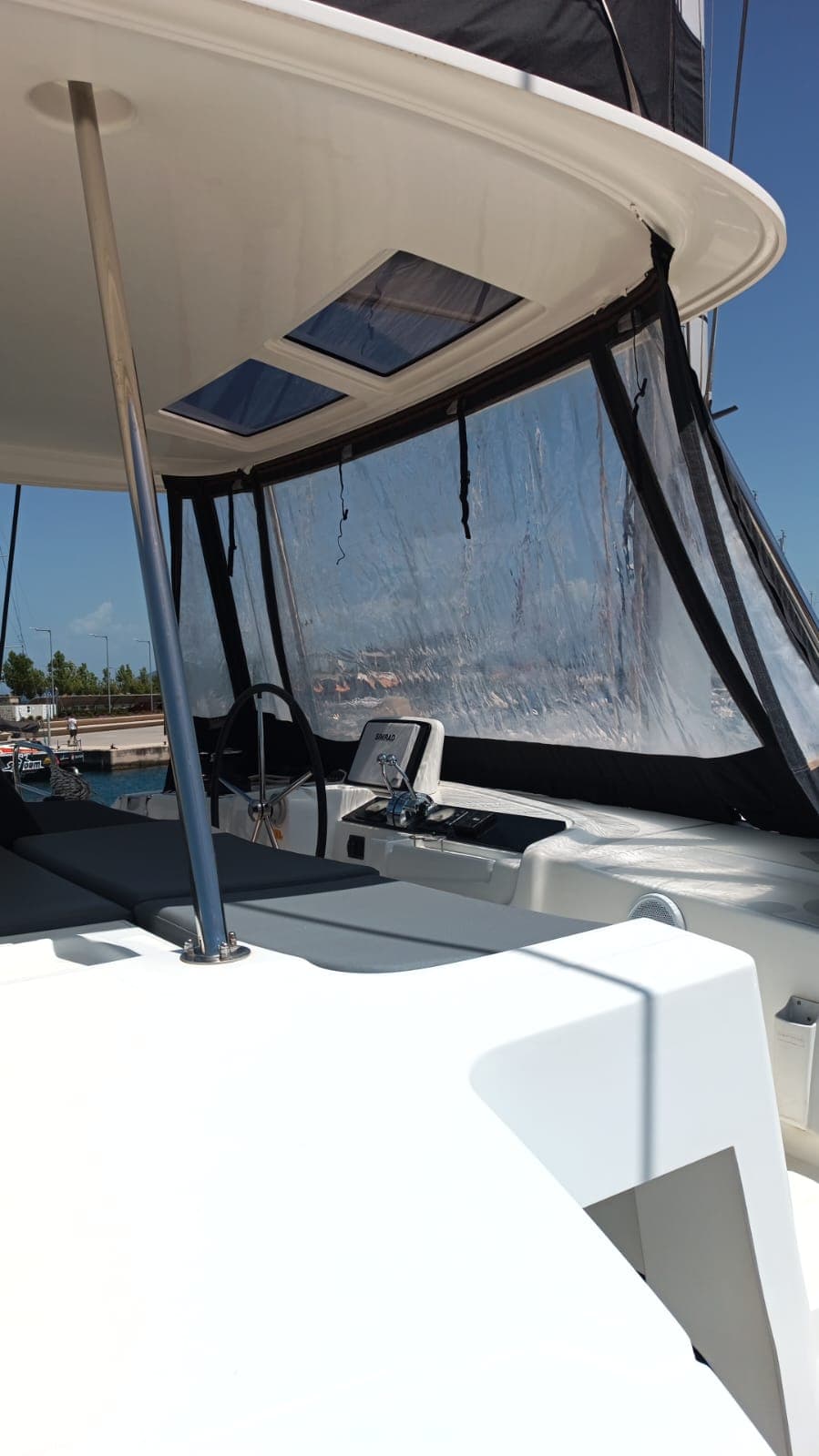 Lagoon 46  - photo 4