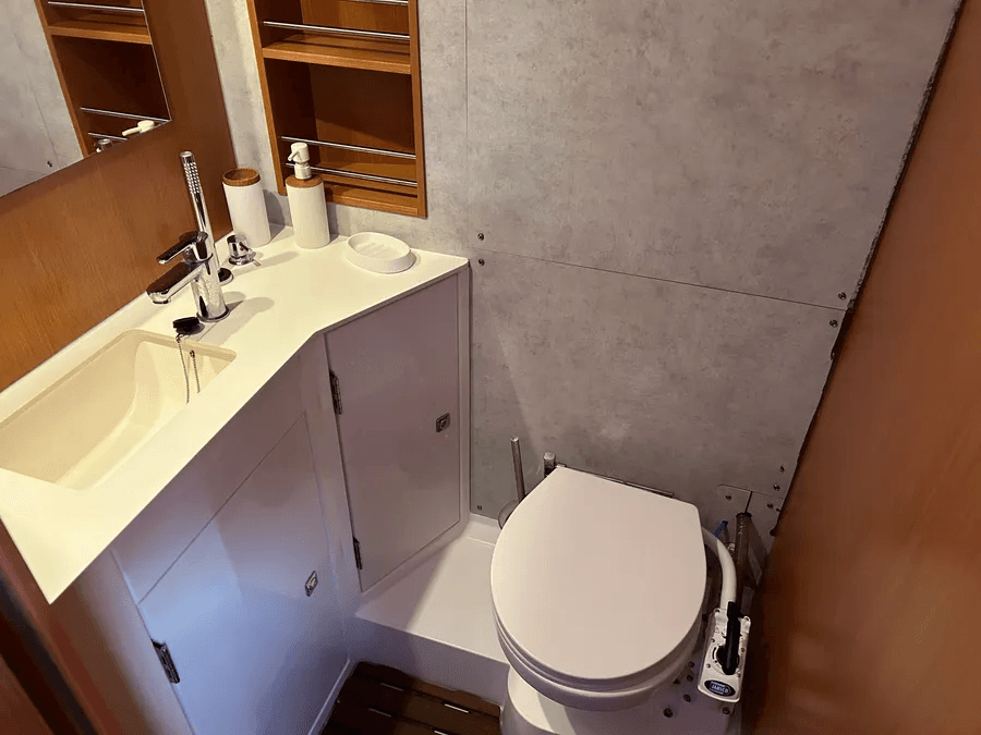 Bavaria C42 - photo 14