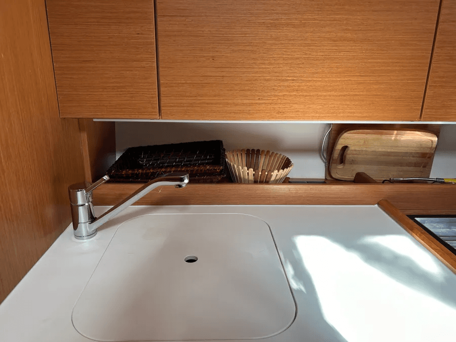 Bavaria C42 - photo 12