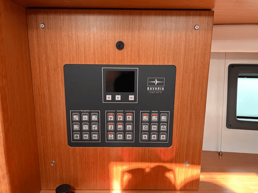 Bavaria C42 - photo 4