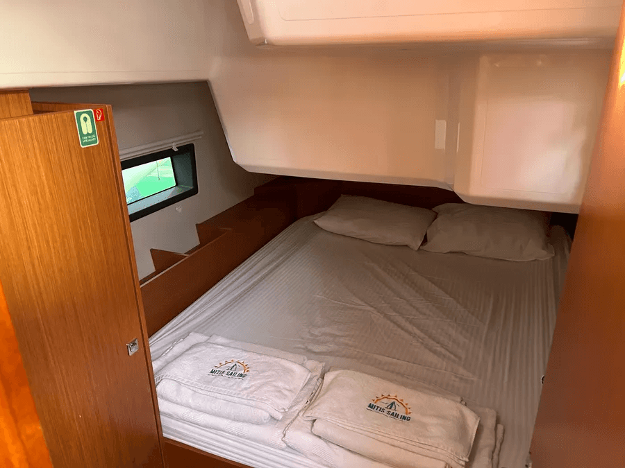 Bavaria C42 - photo 26