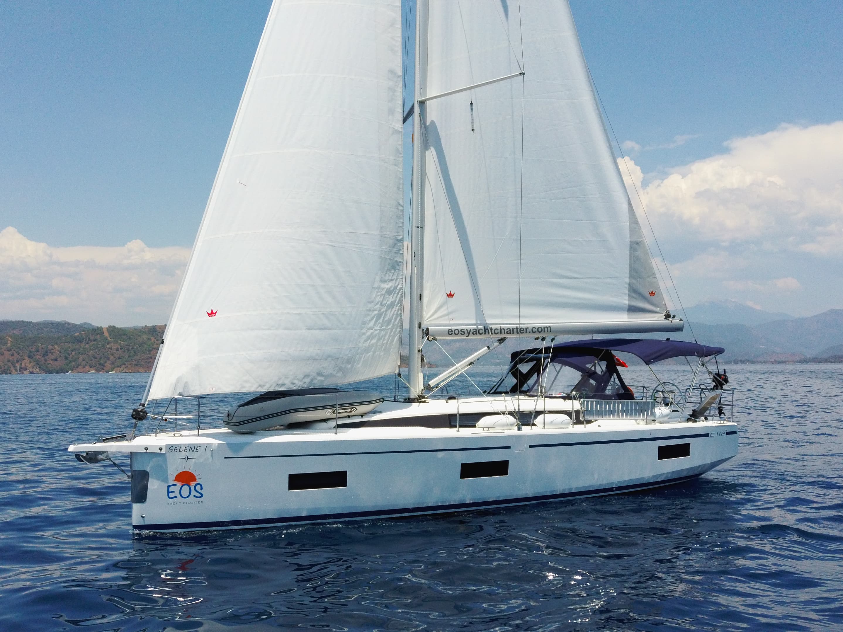 Bavaria C42 - photo