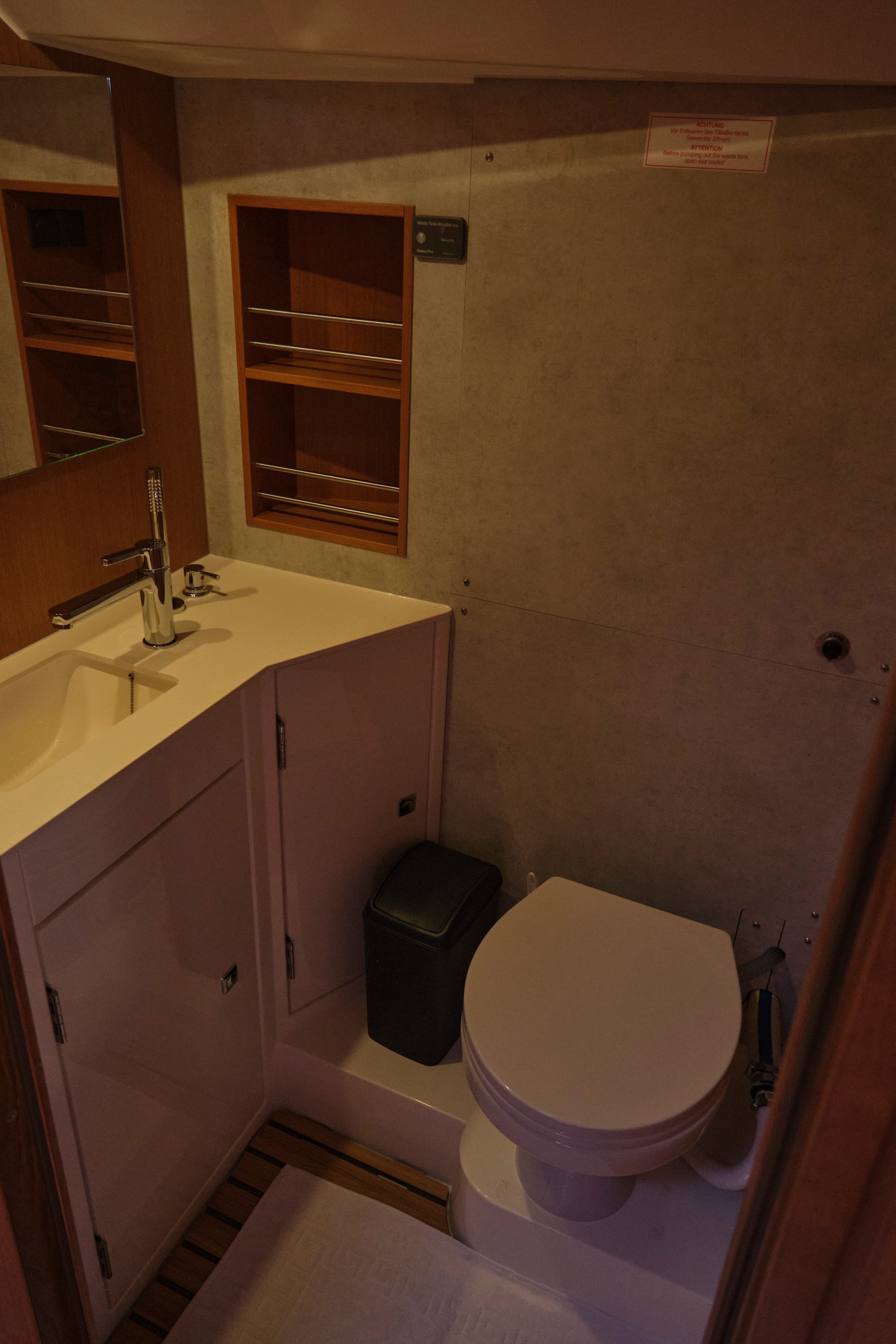 Bavaria C42 - photo 7