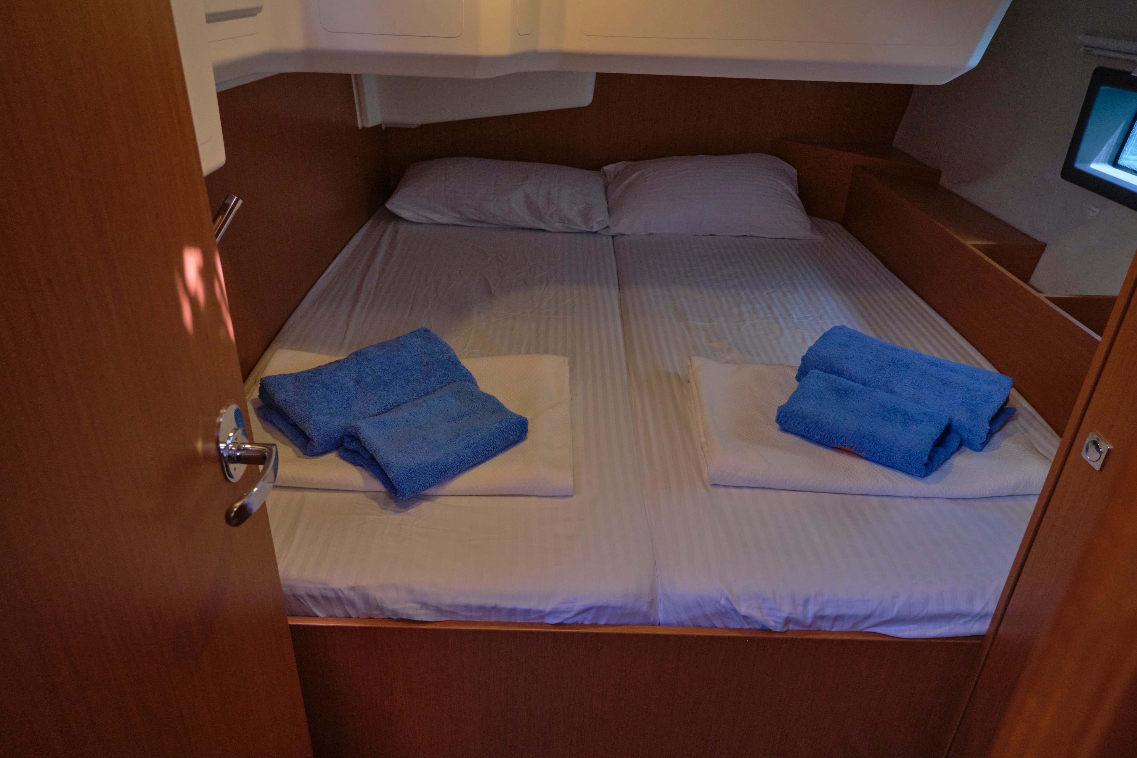 Bavaria C42 - photo 21