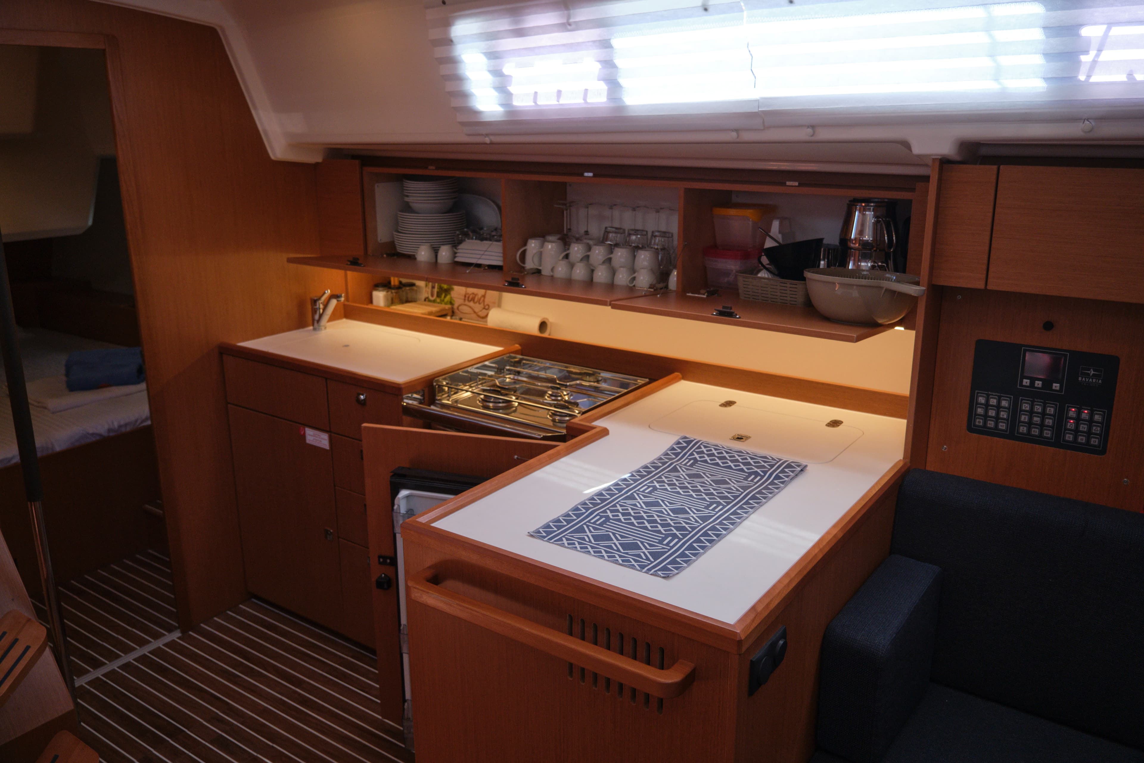 Bavaria C42 - photo 25