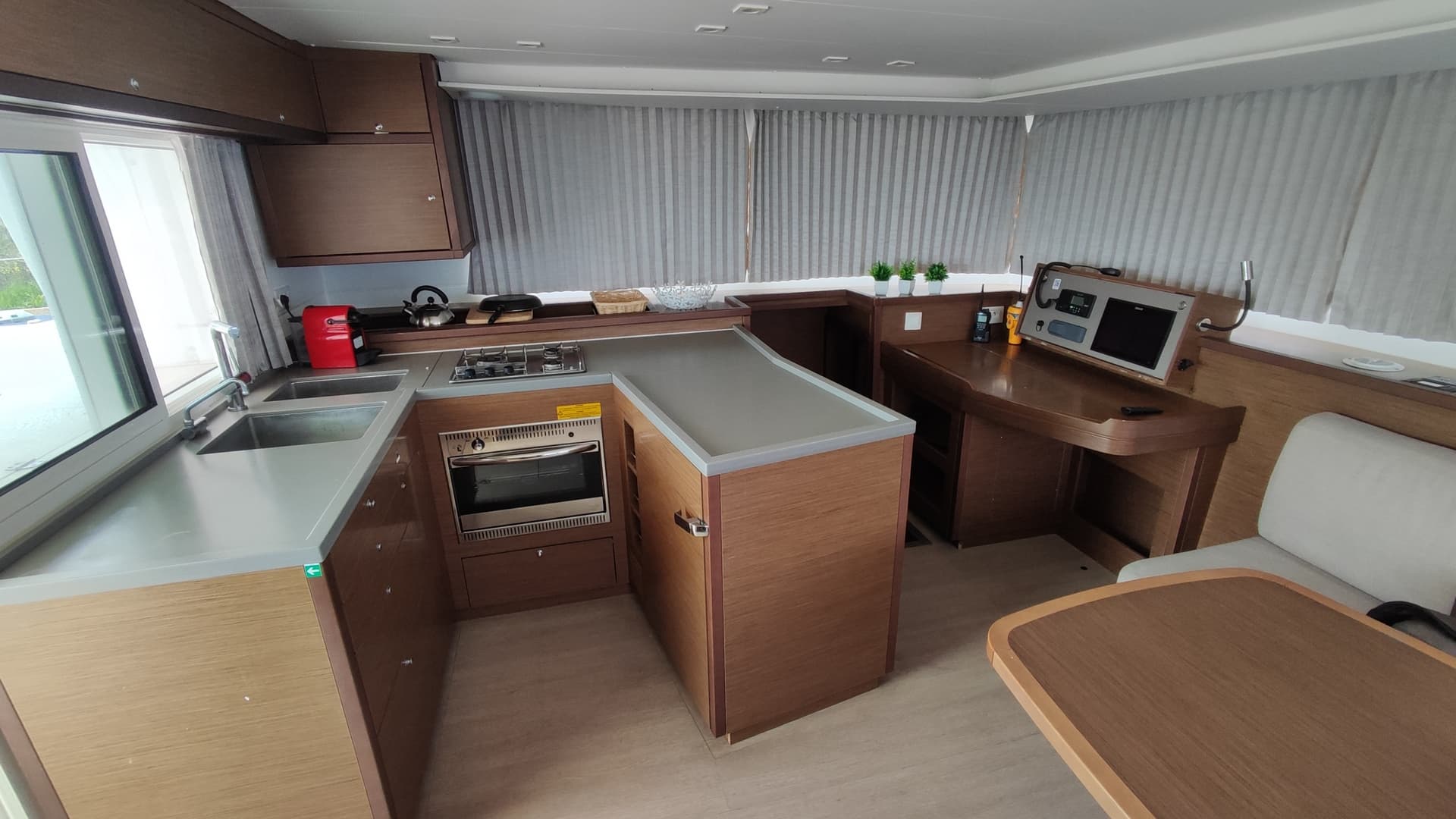 Lagoon 450 Fly - photo 17