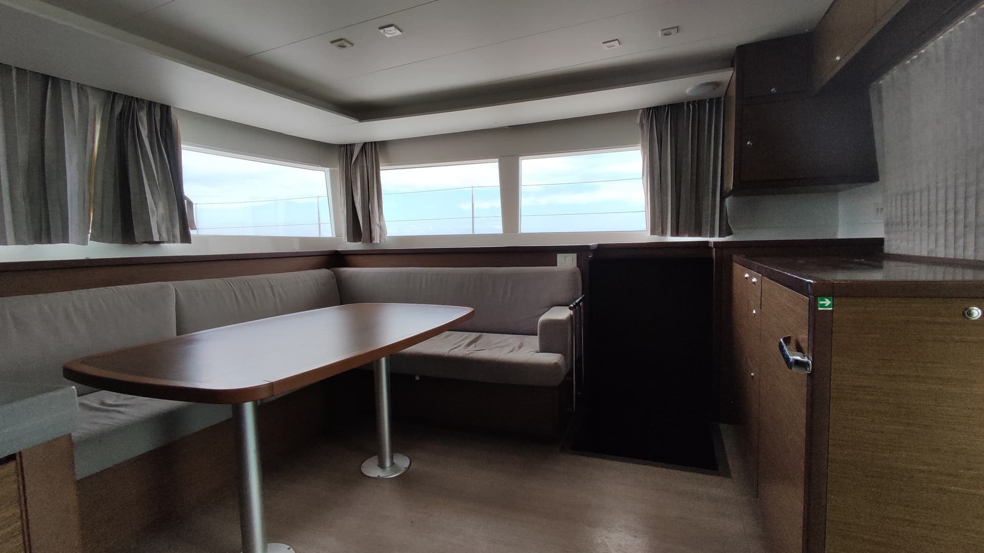 Lagoon 450 Fly - photo 18