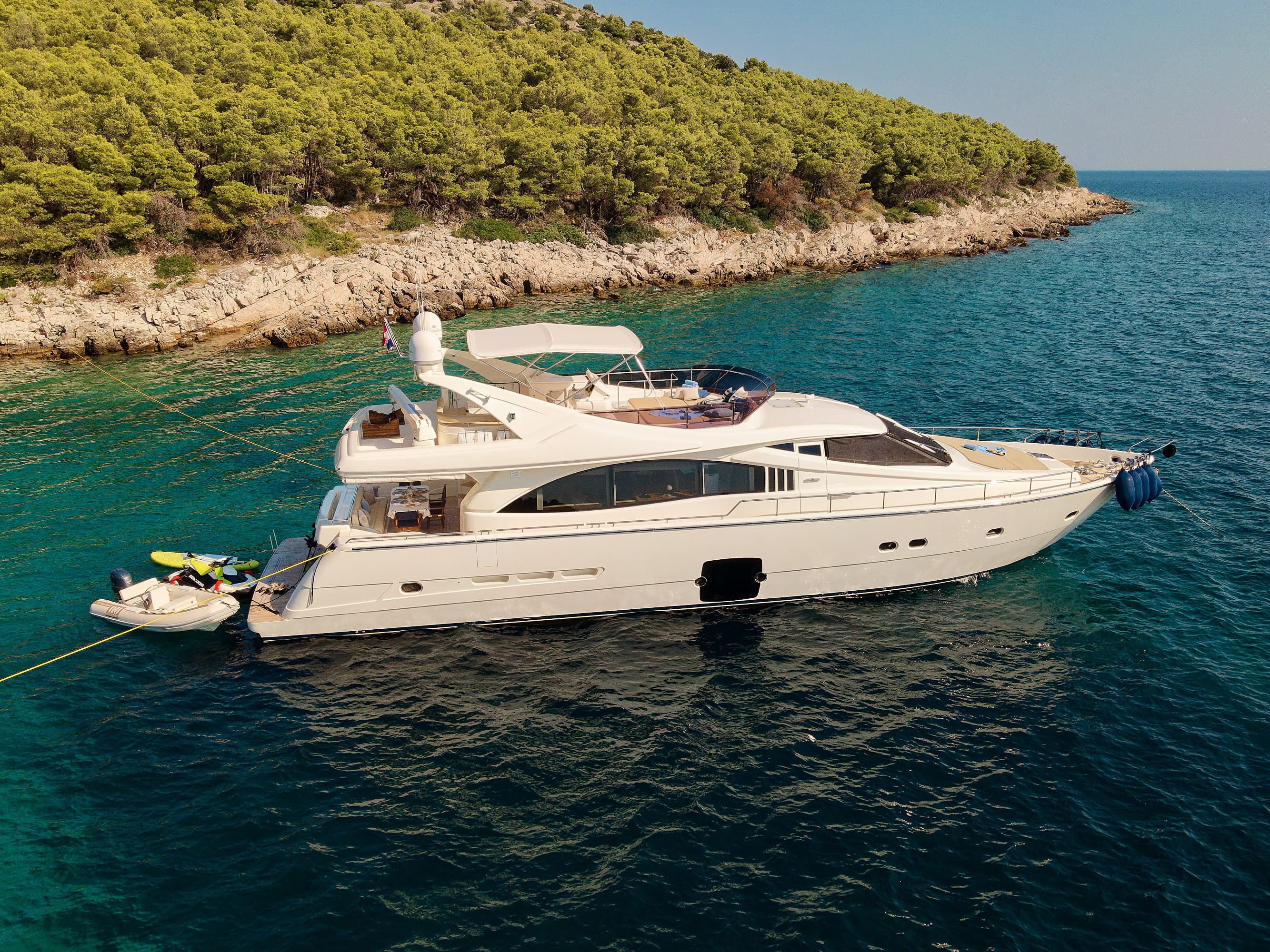 Ferretti 730 - photo