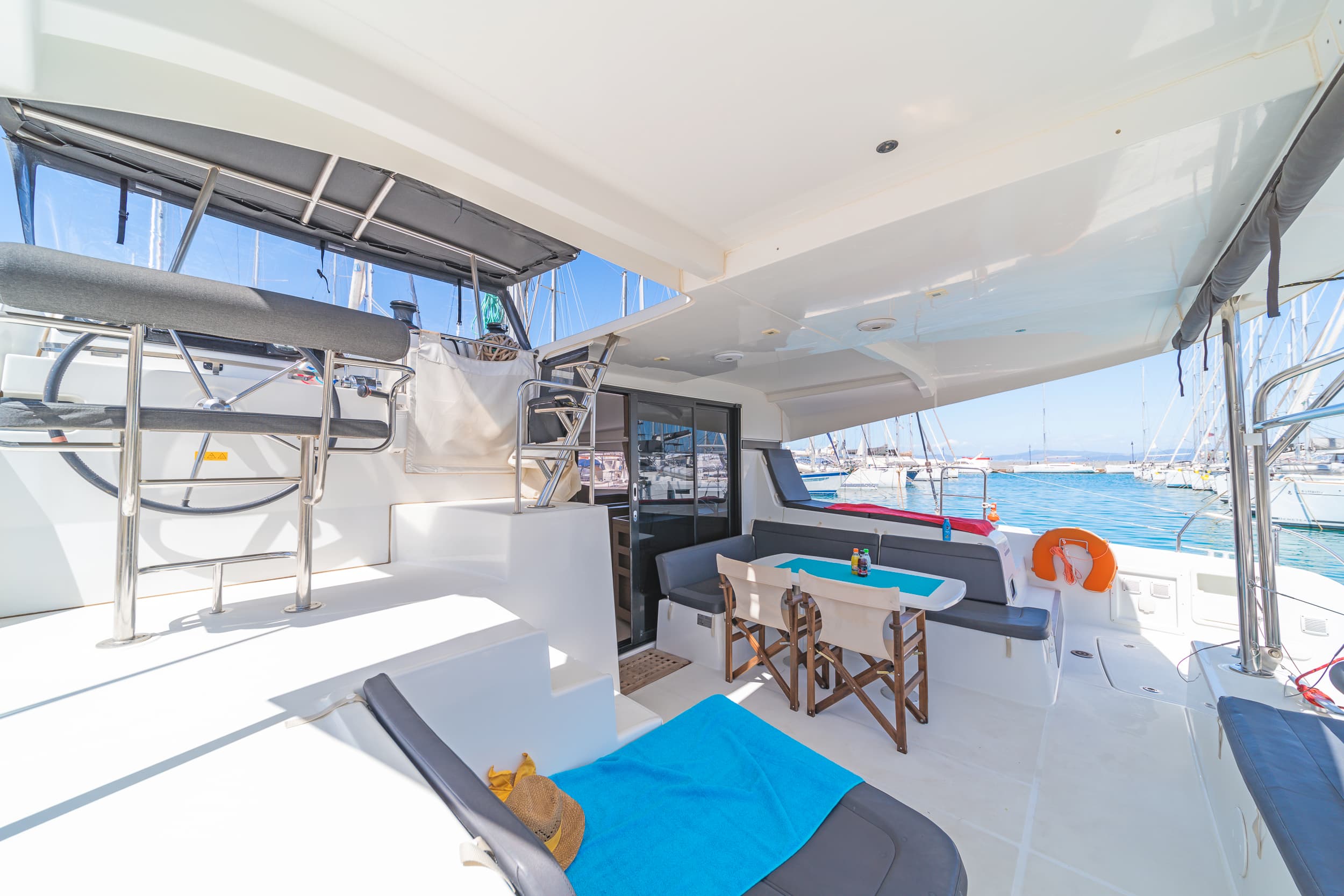 Lagoon 42 - photo 11