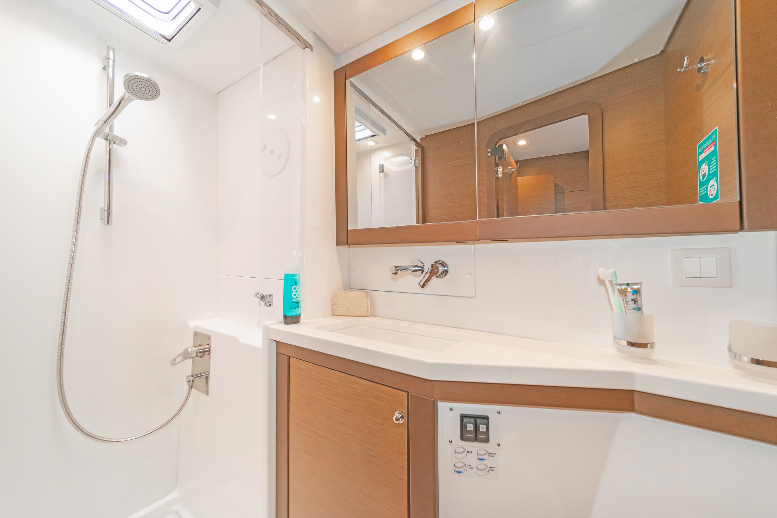 Lagoon 450 Fly - photo 16