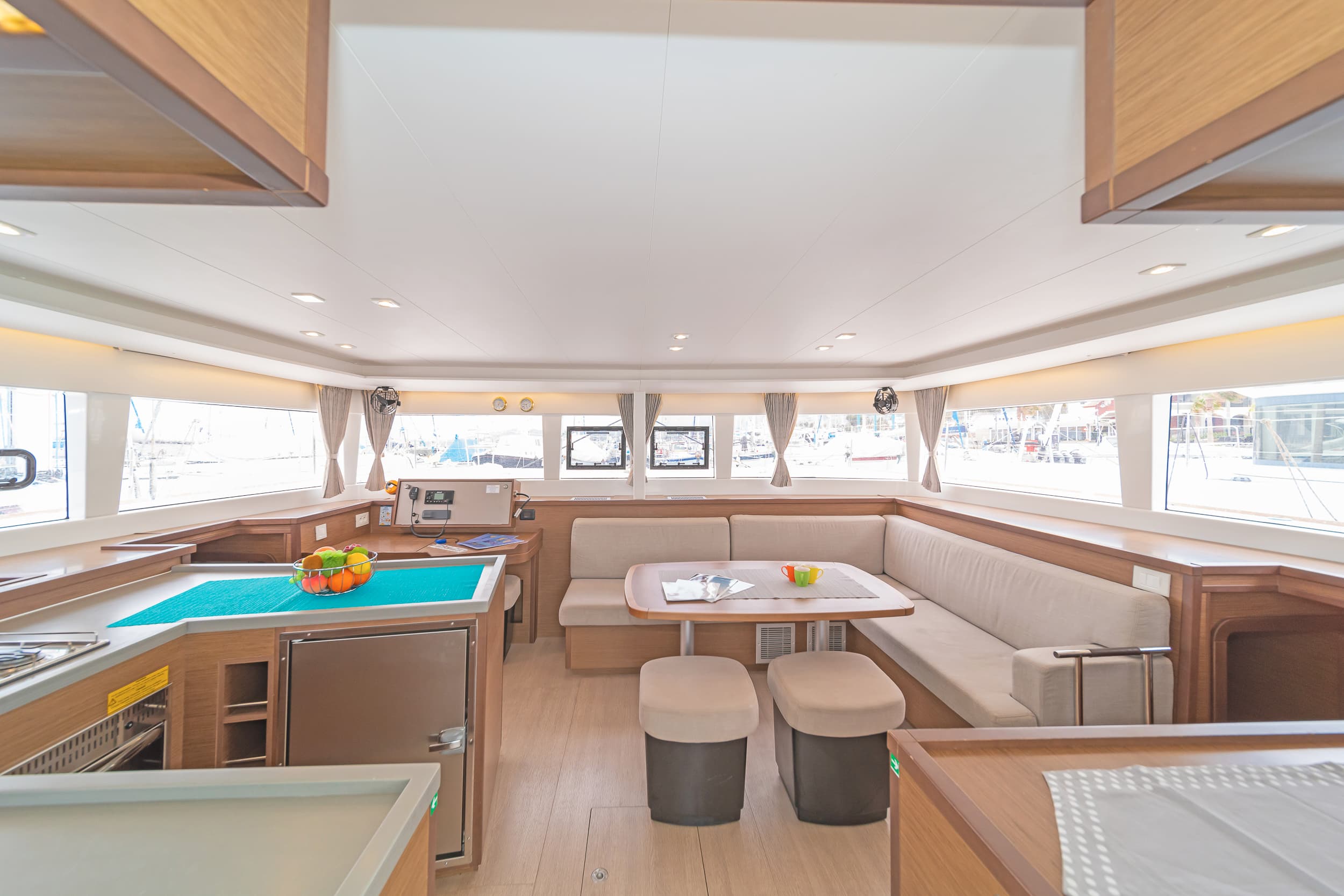 Lagoon 450 Fly - photo 7