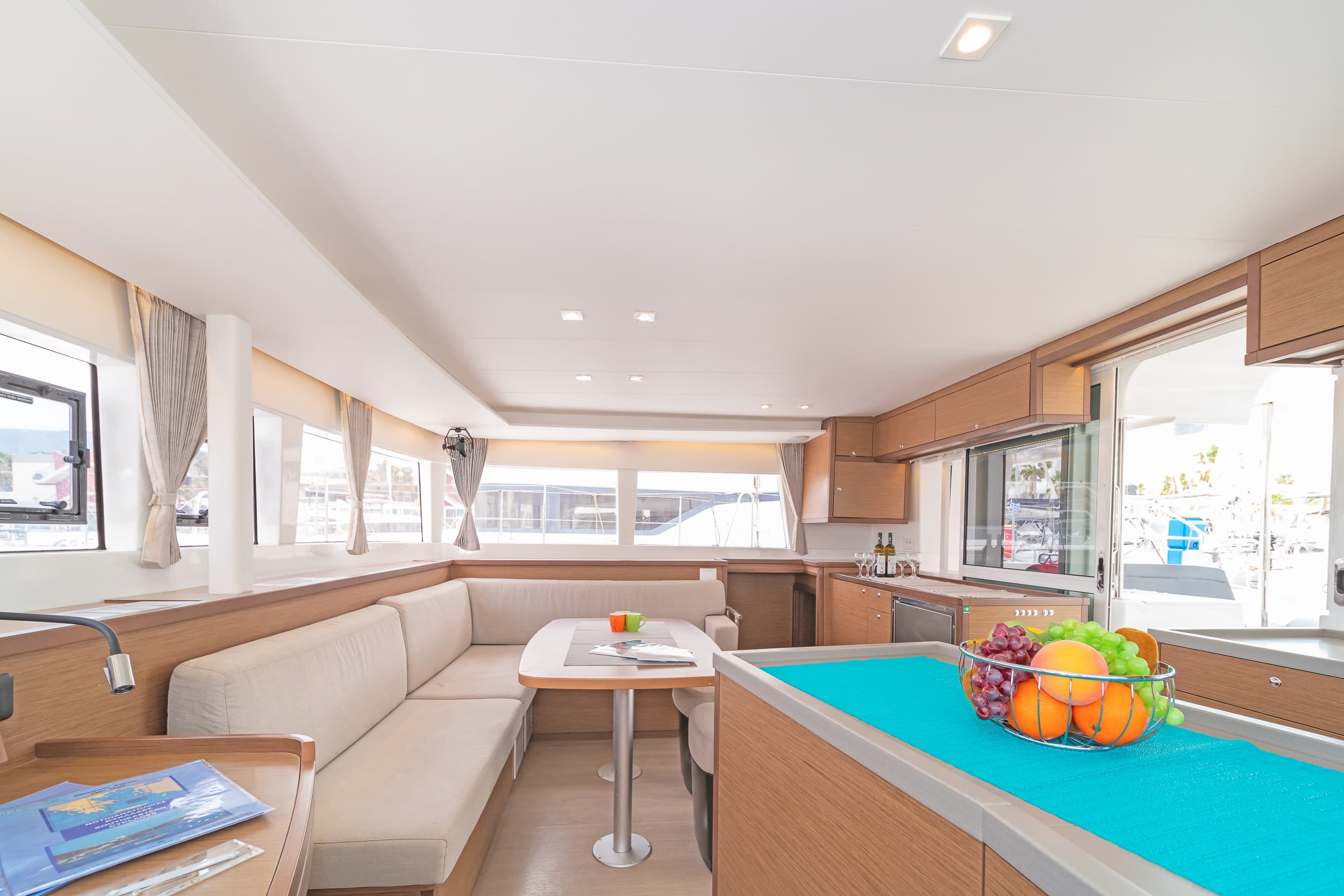 Lagoon 450 Fly - photo 5