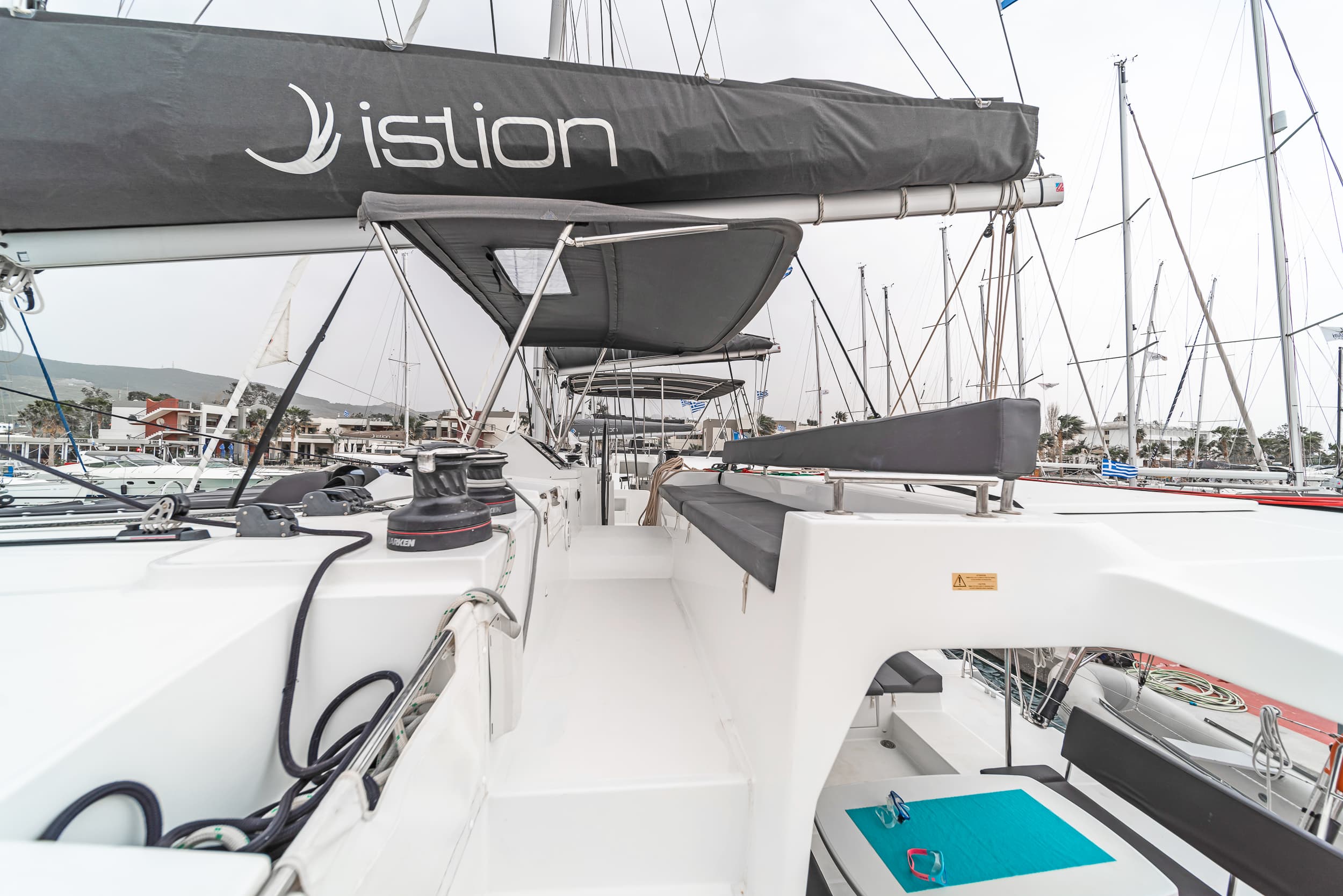 Lagoon 450 Fly - photo 10