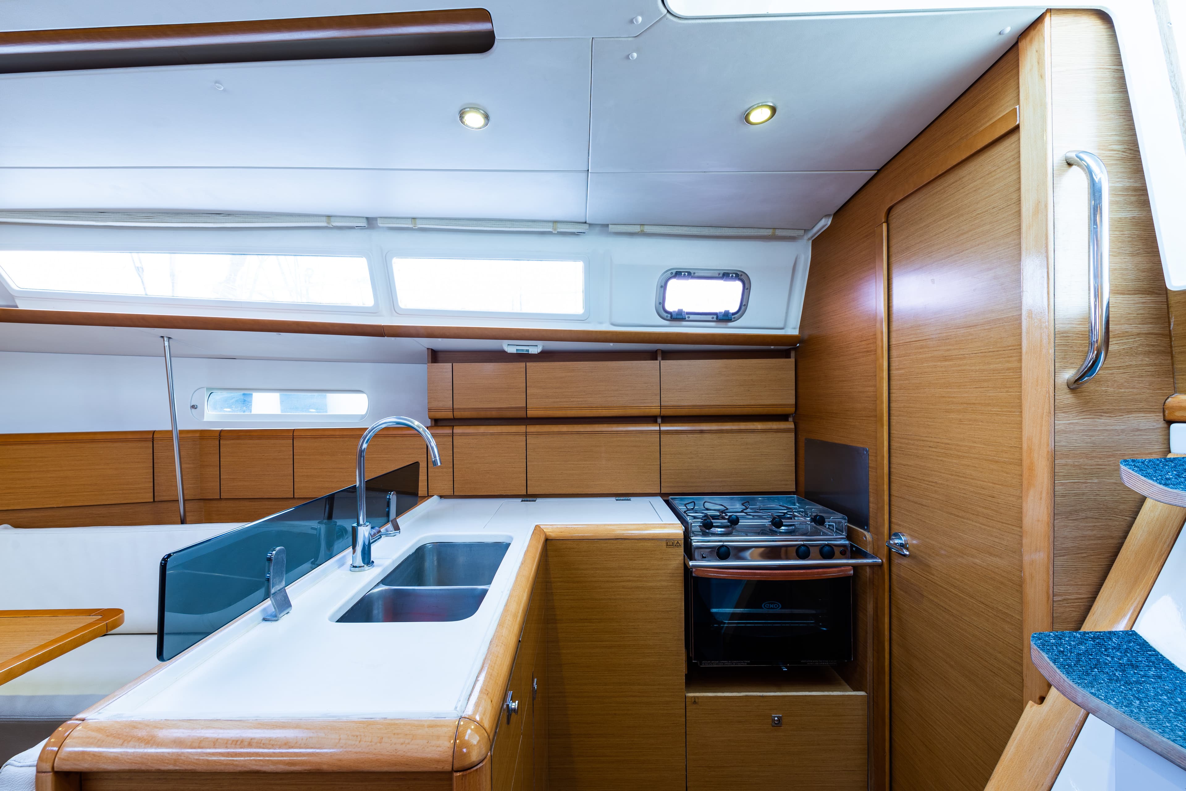 Sun Odyssey 379 - photo 9