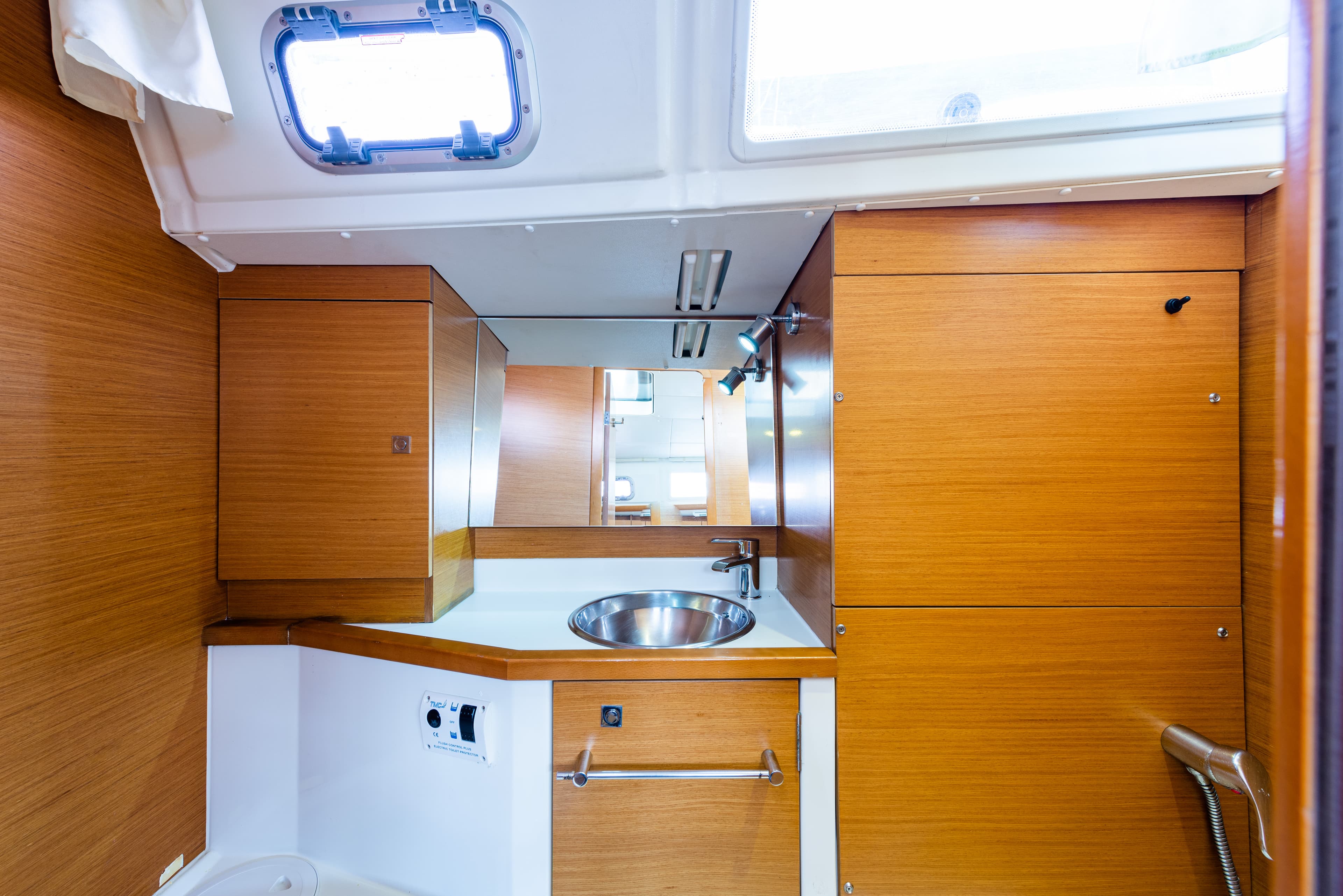 Sun Odyssey 379 - photo 7