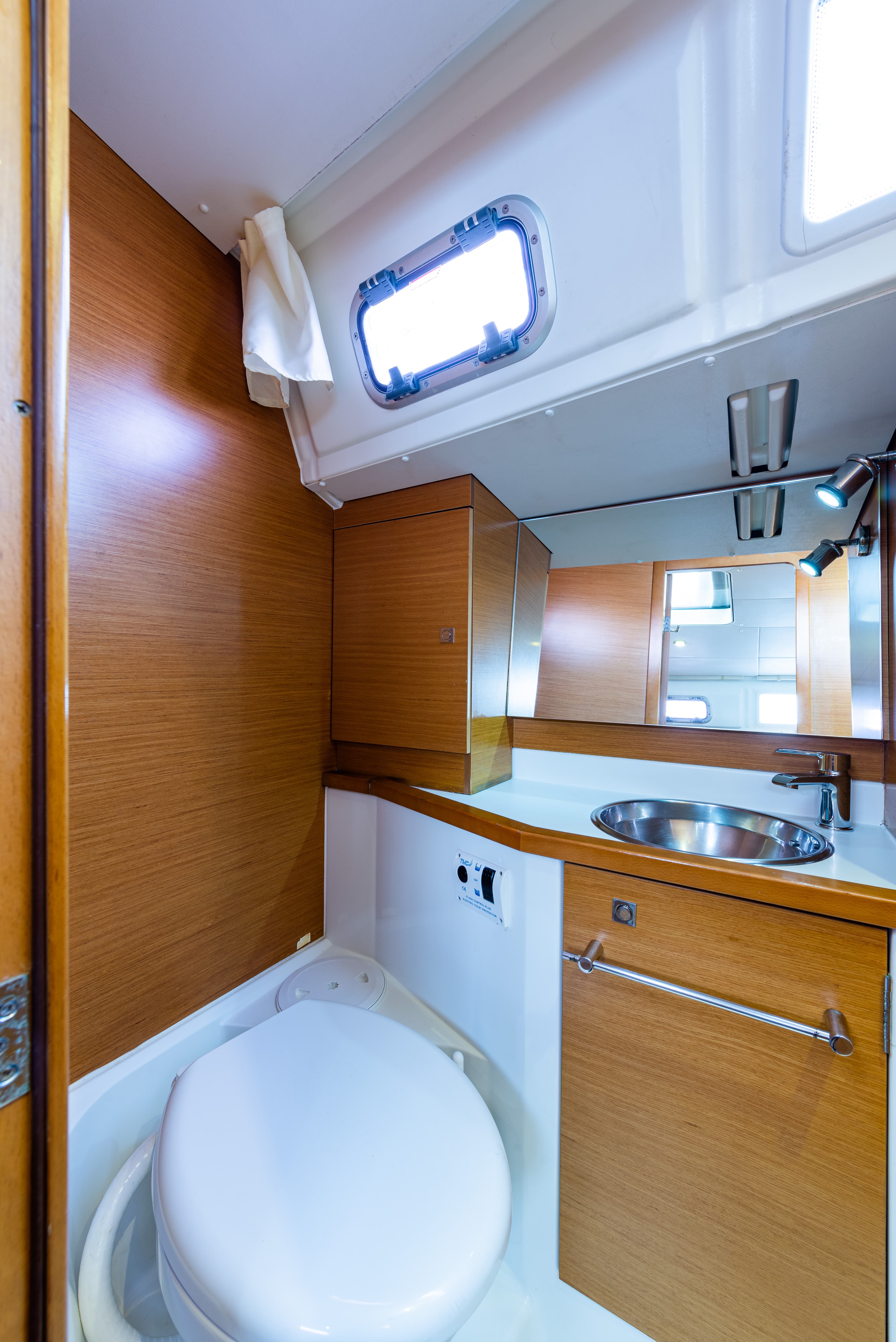 Sun Odyssey 379 - photo 6