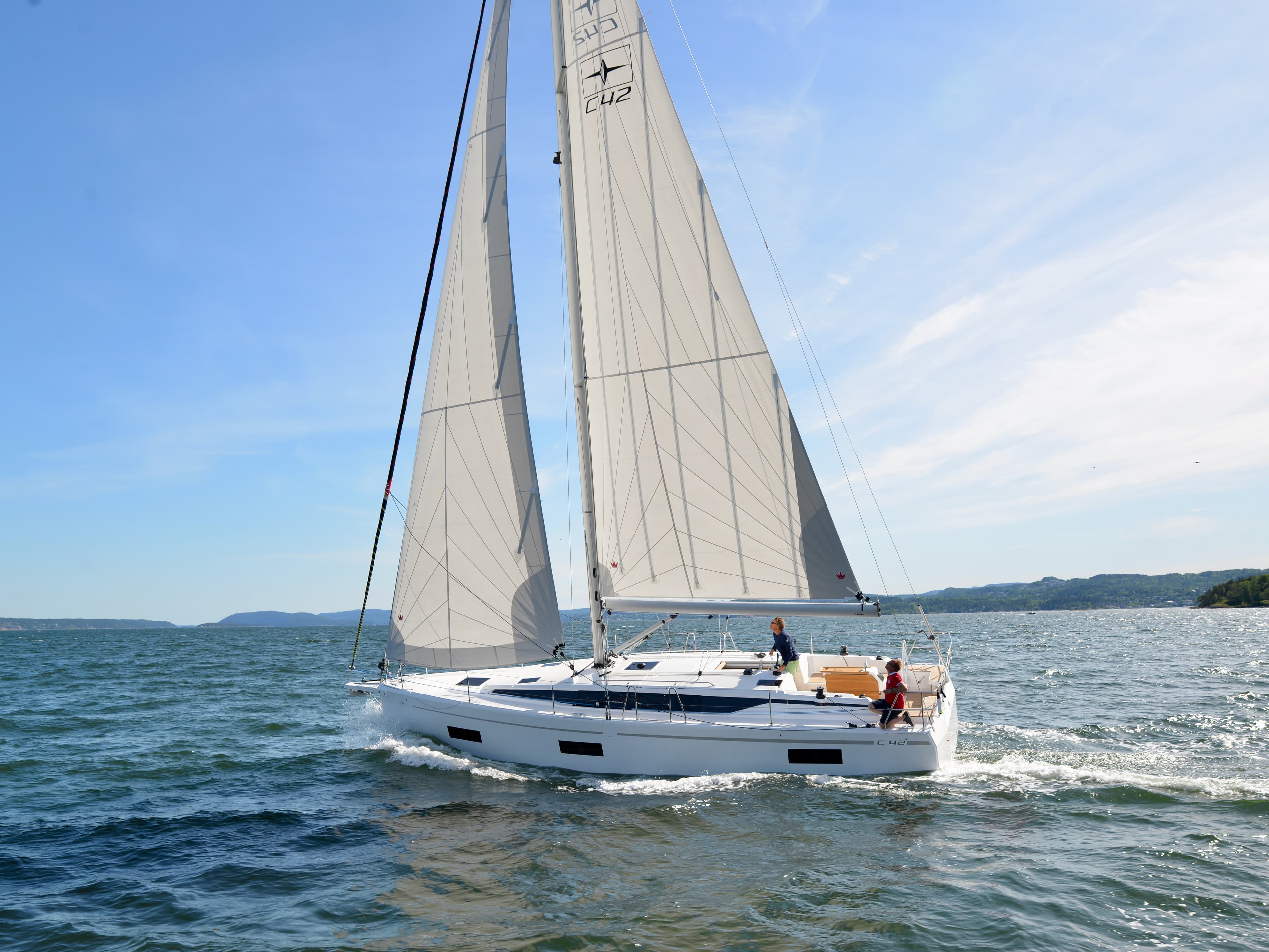 Bavaria C42 - photo
