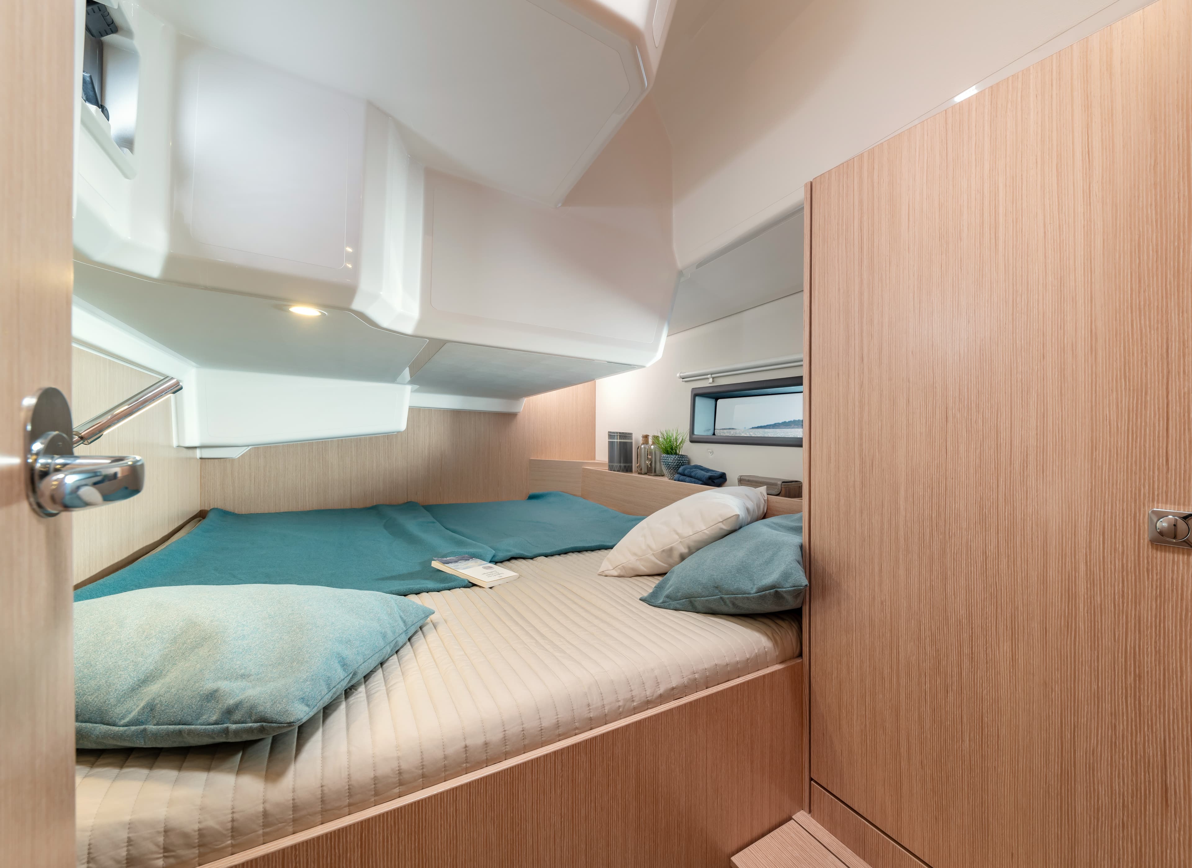 Bavaria C42 - photo 7