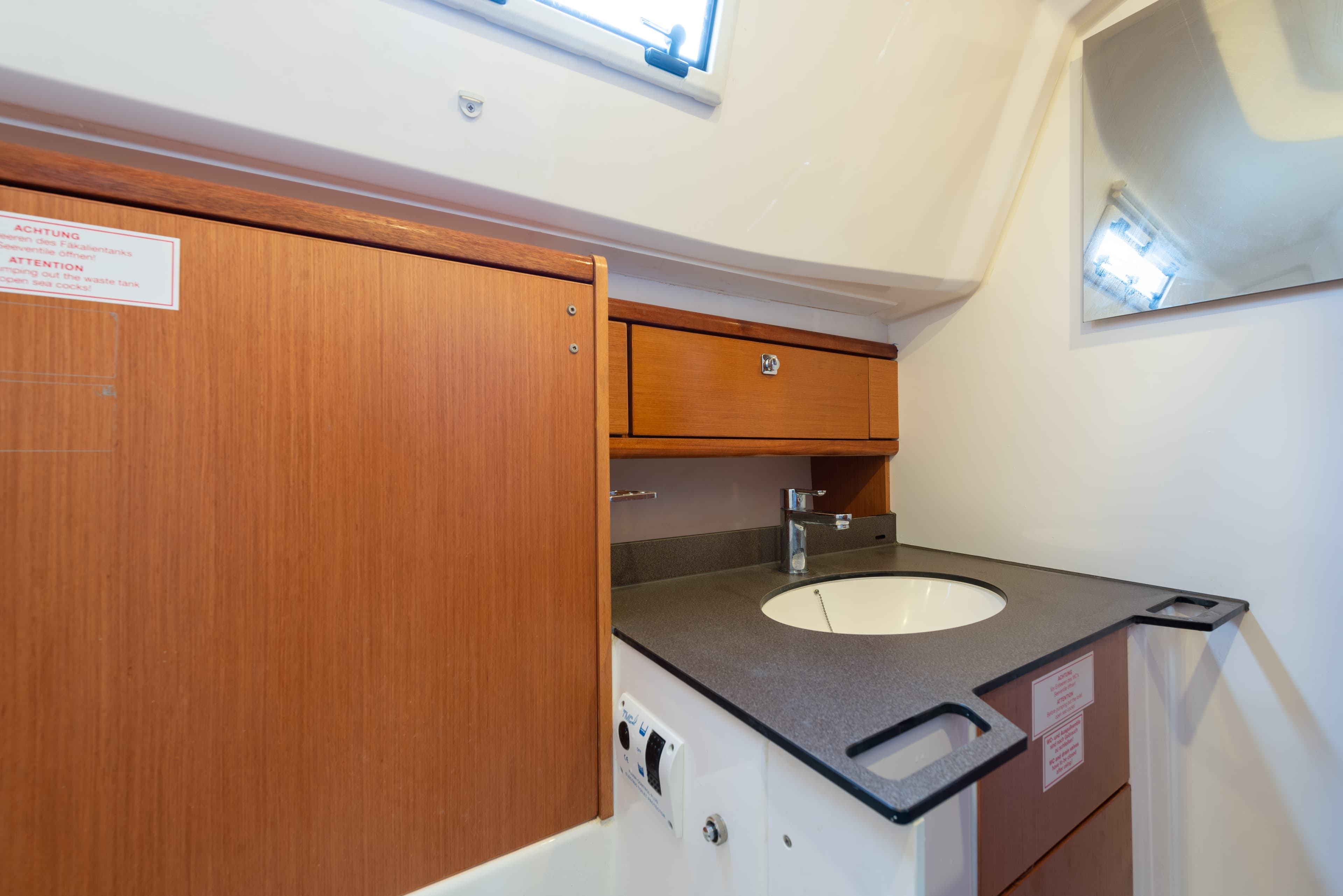 Bavaria 37 - photo 26