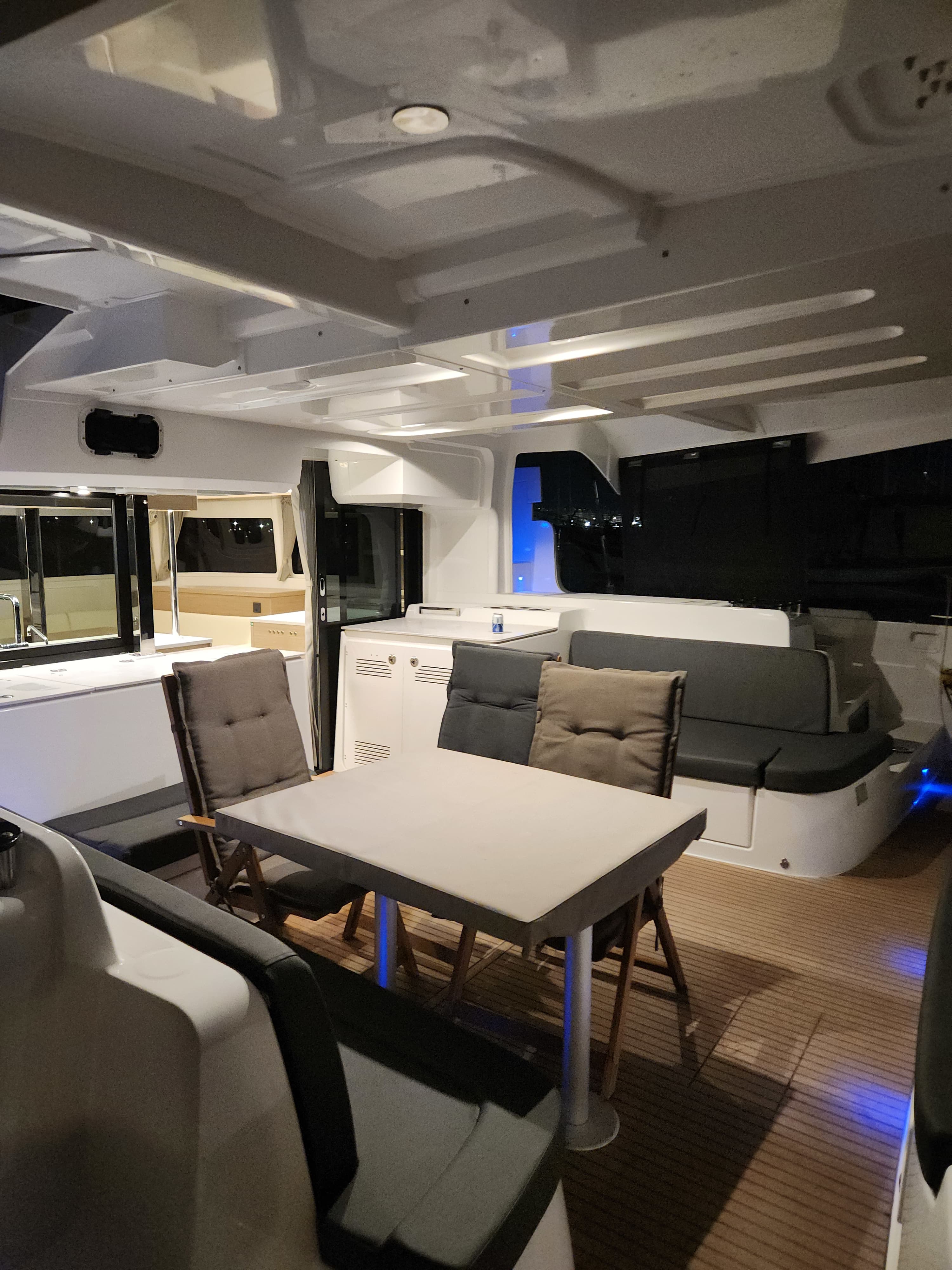 Lagoon 46  - photo 10