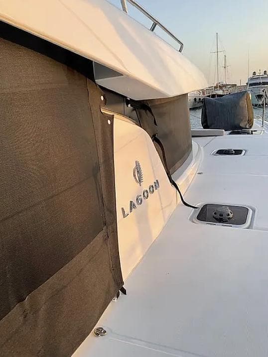Lagoon 42 - photo 11