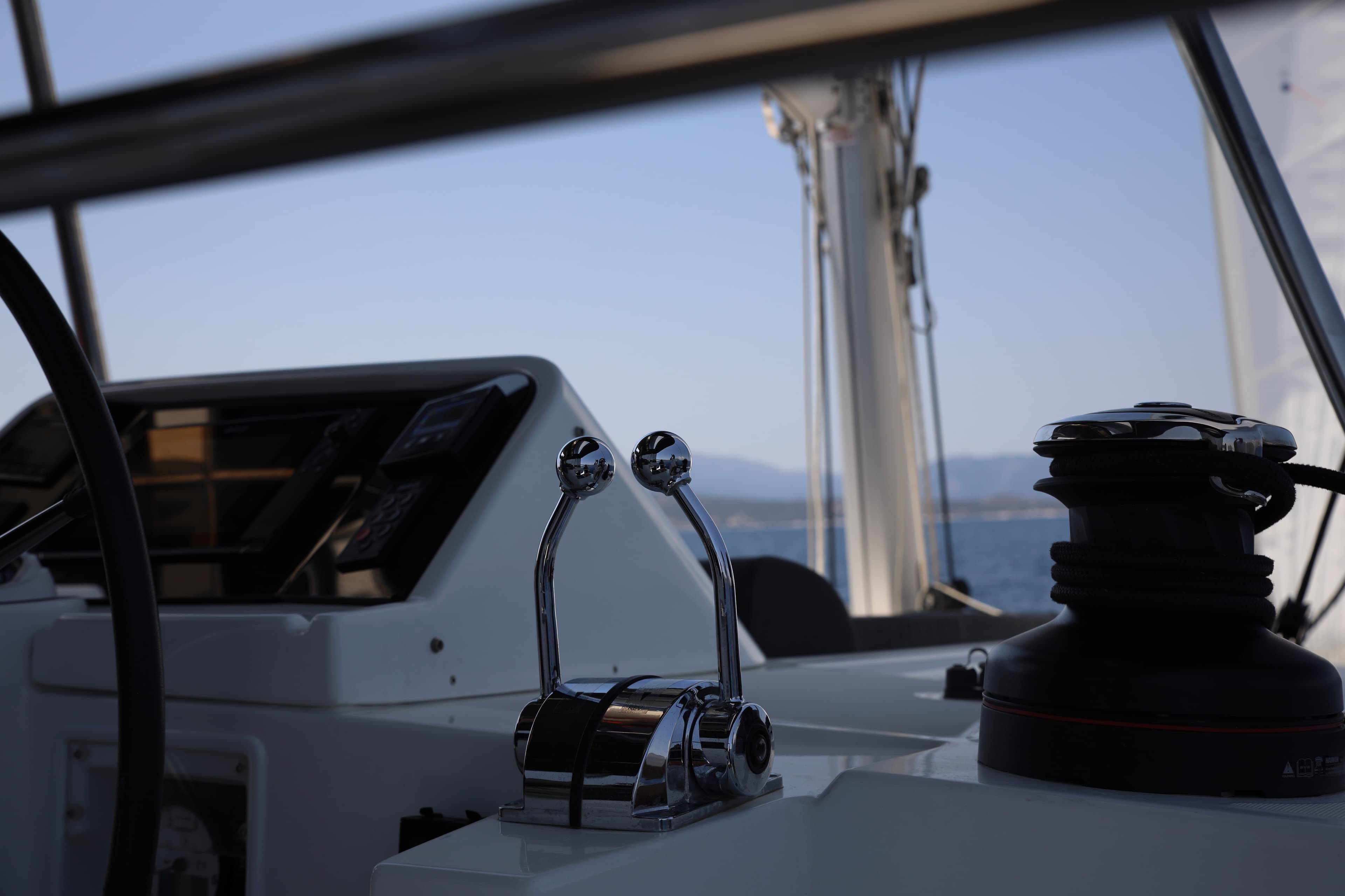 Lagoon 450 Fly - photo 12