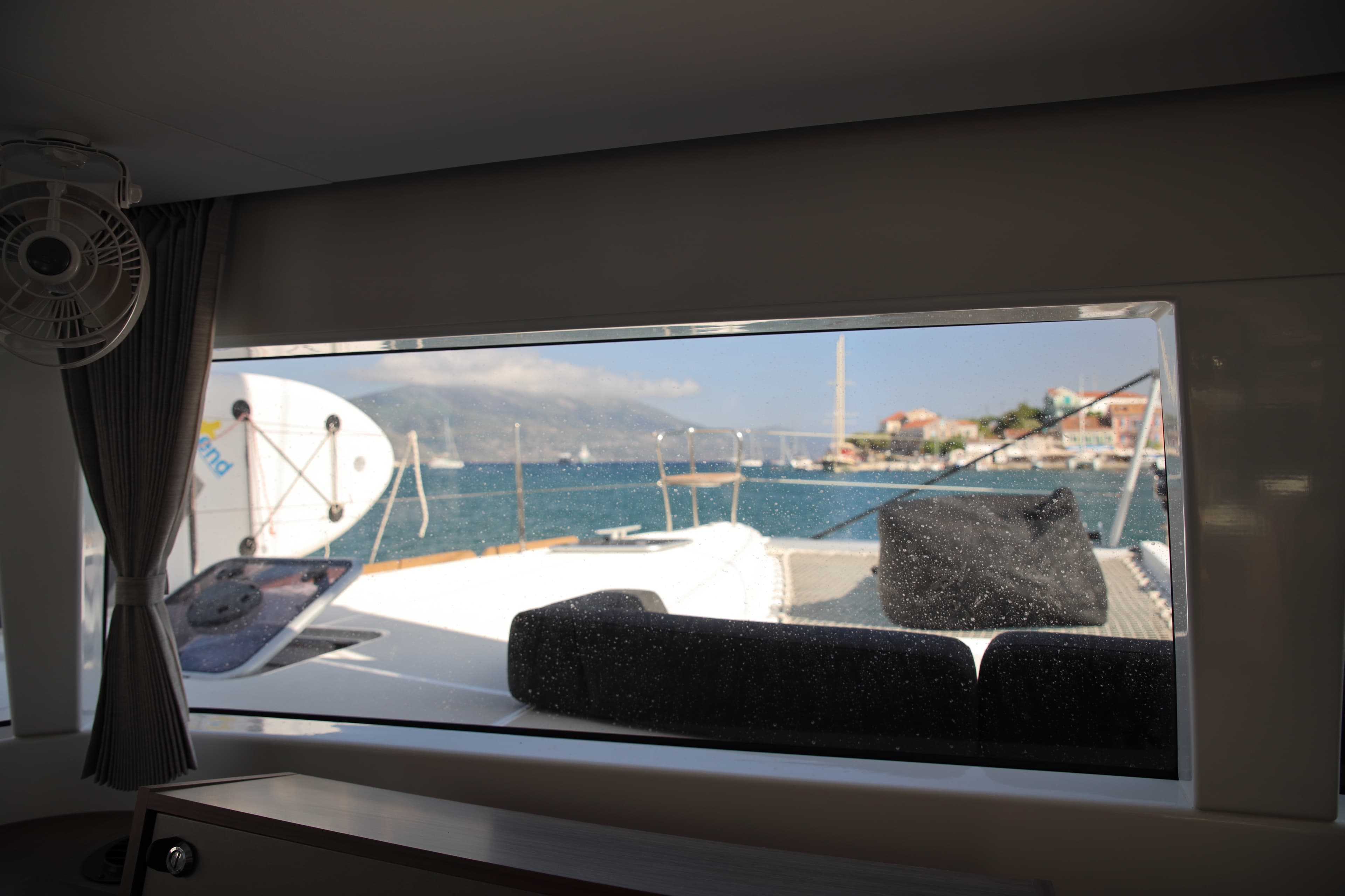 Lagoon 450 Fly - photo 6