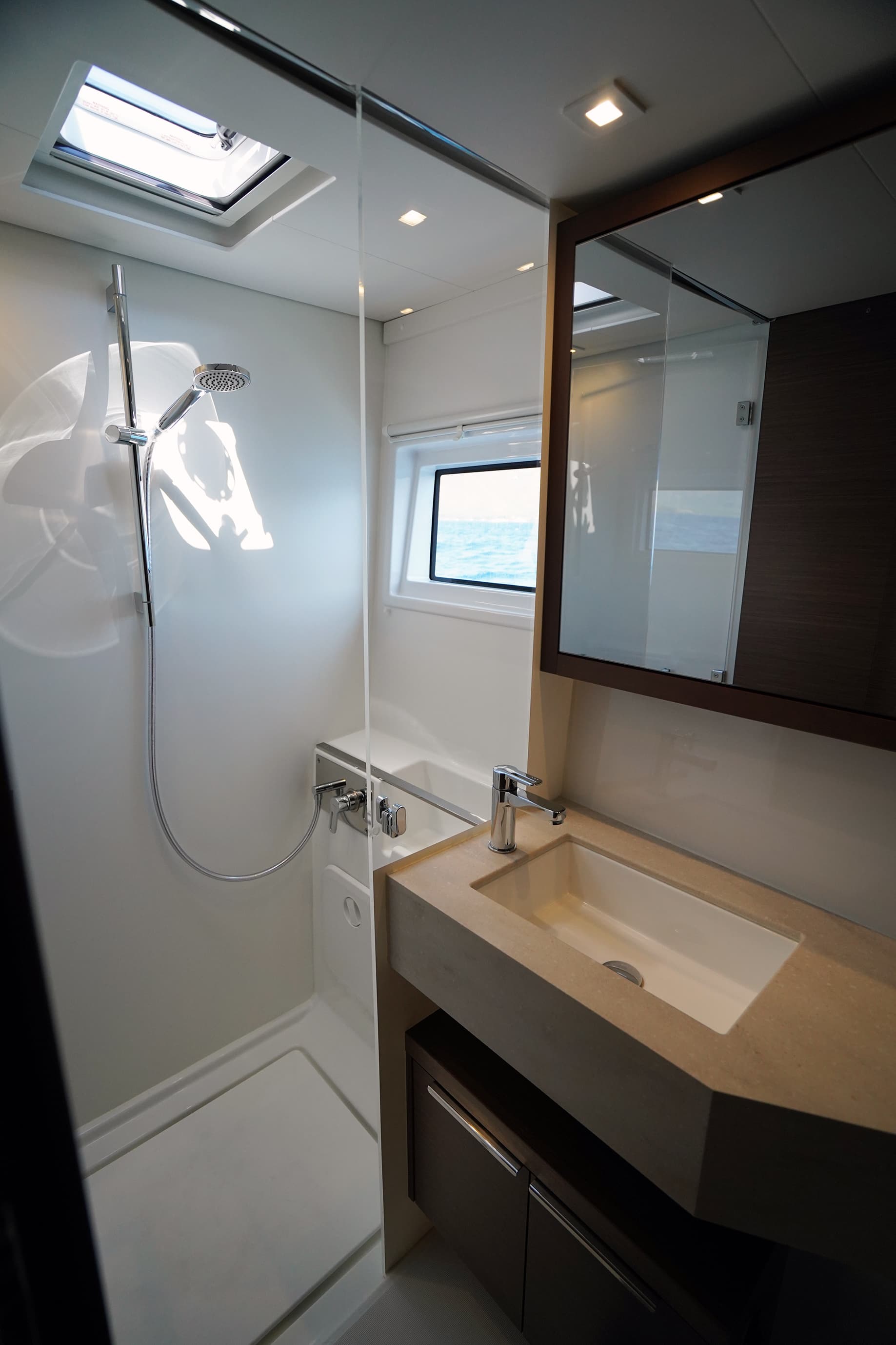 Lagoon 46  - photo 24