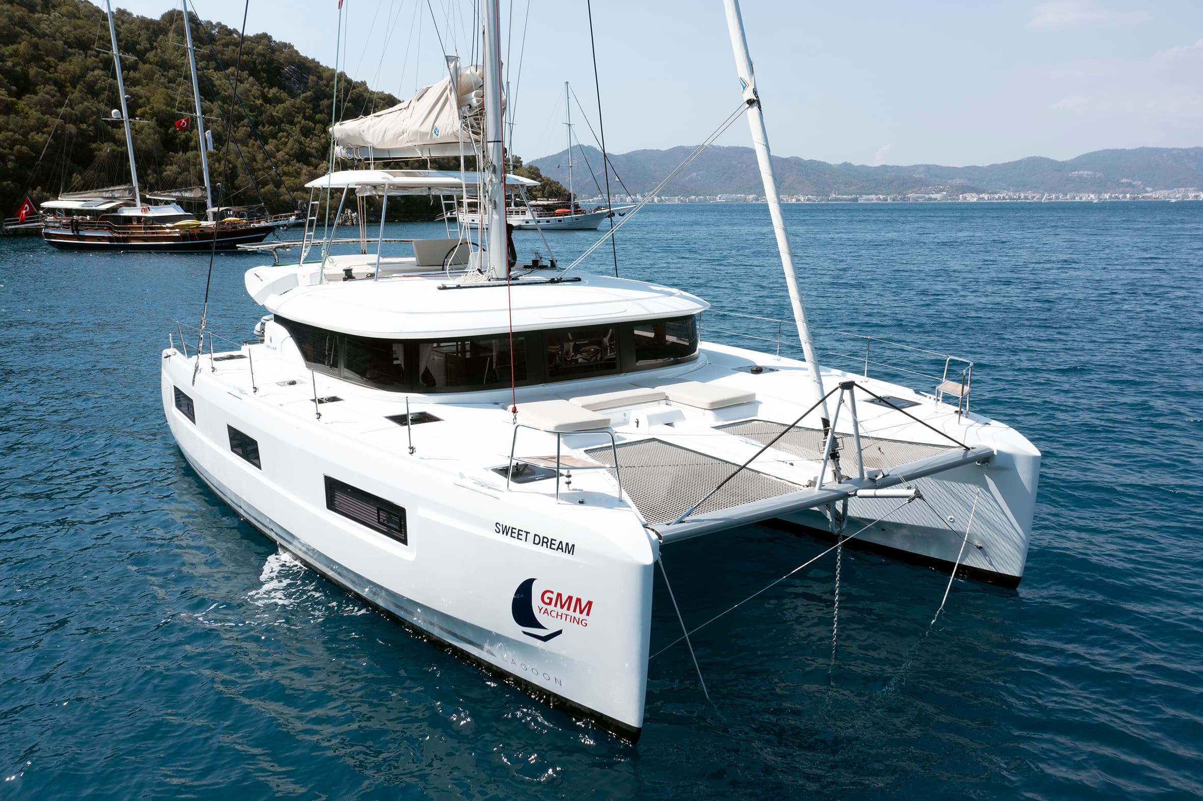 Lagoon 46  - photo 16