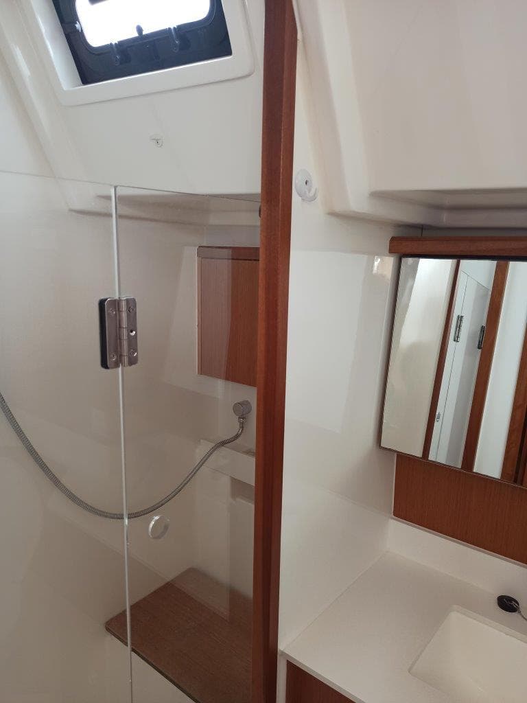 Bavaria C45 - photo 25