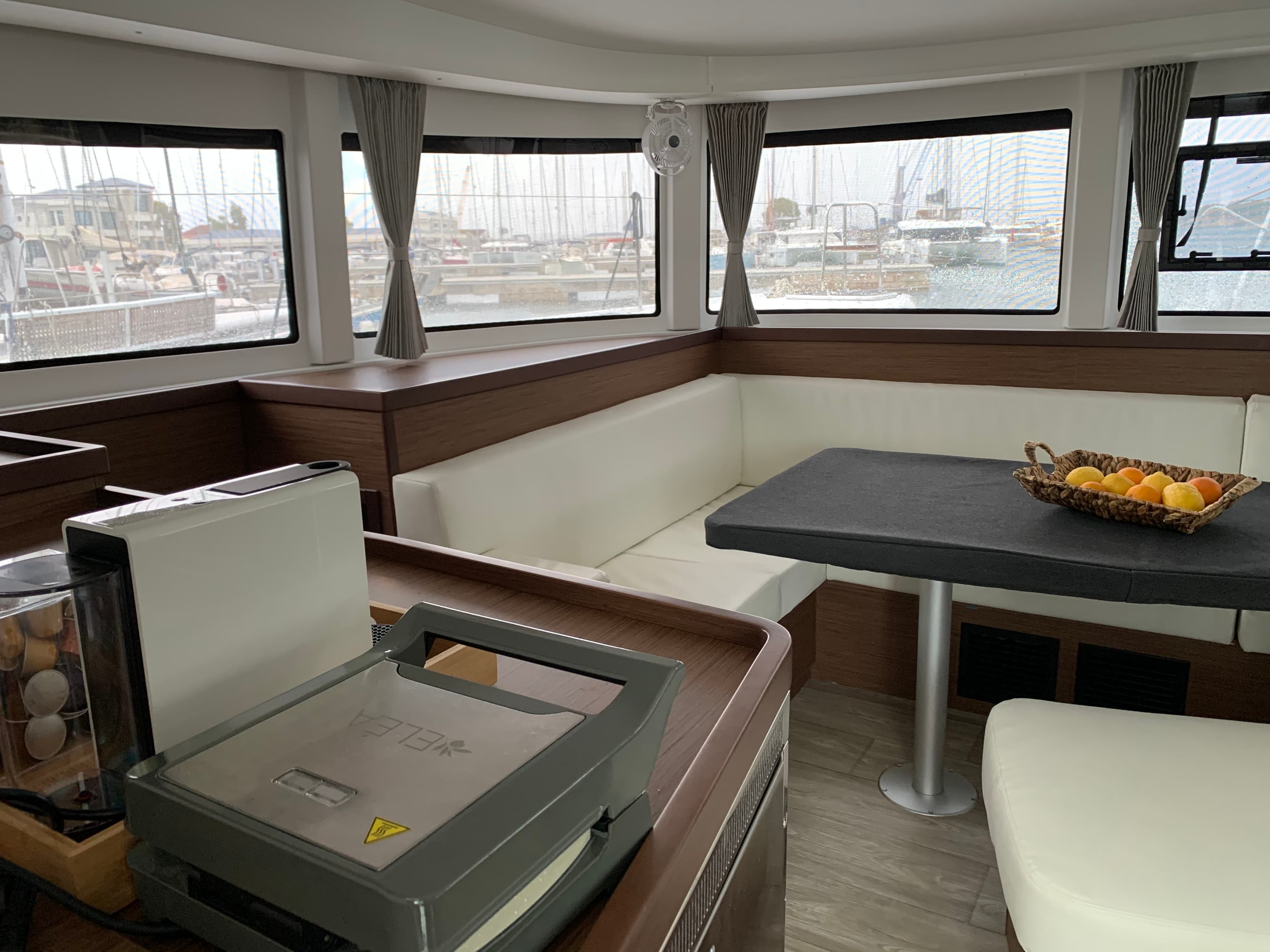 Lagoon 42 - photo 11