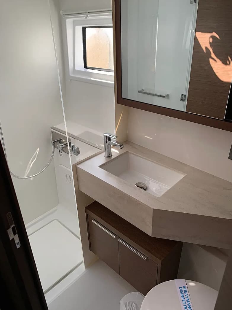 Lagoon 46  - photo 12