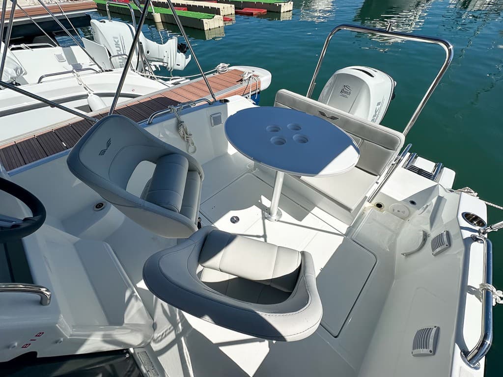 Beneteau Flyer 6 - photo 6