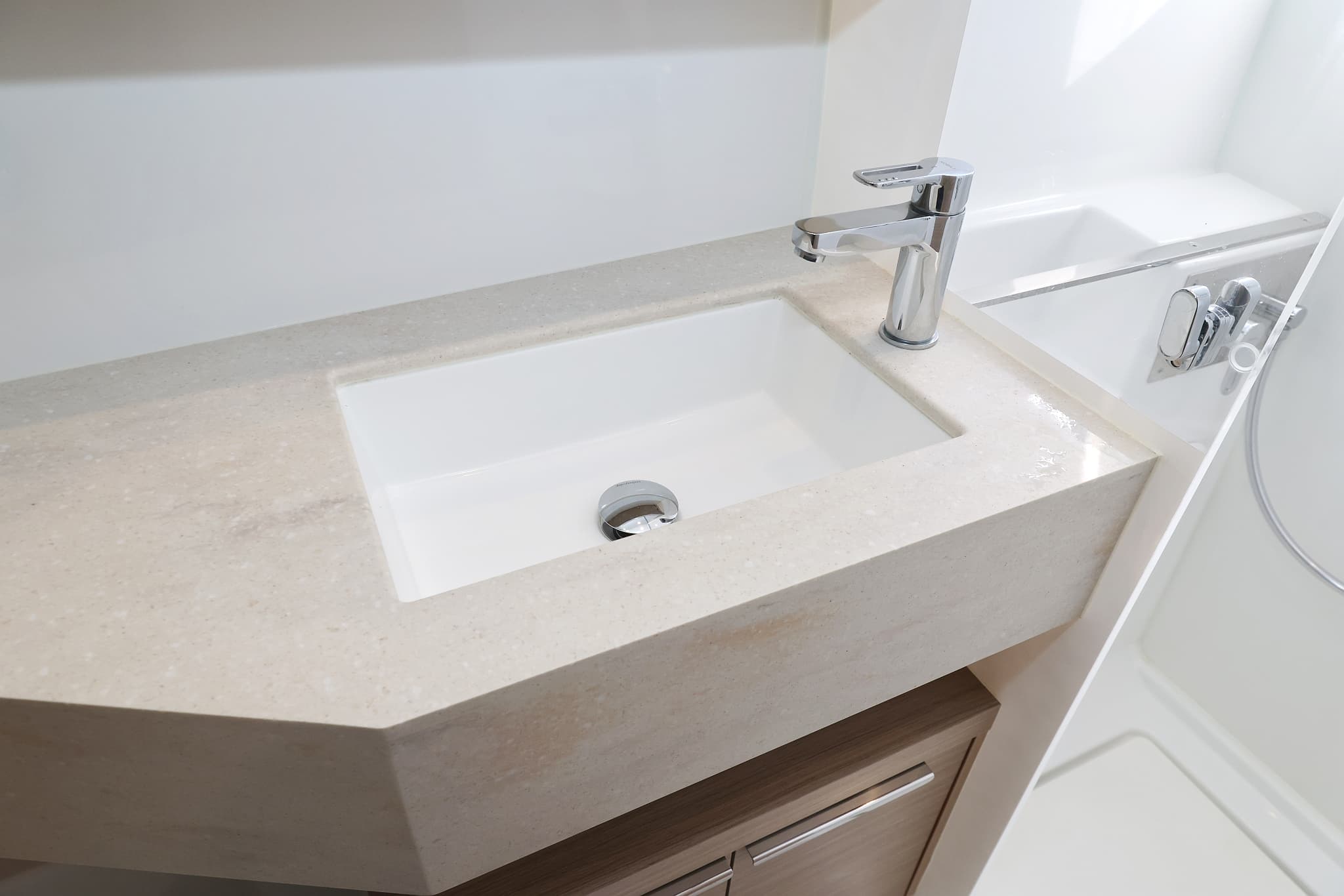 Lagoon 46  - photo 17