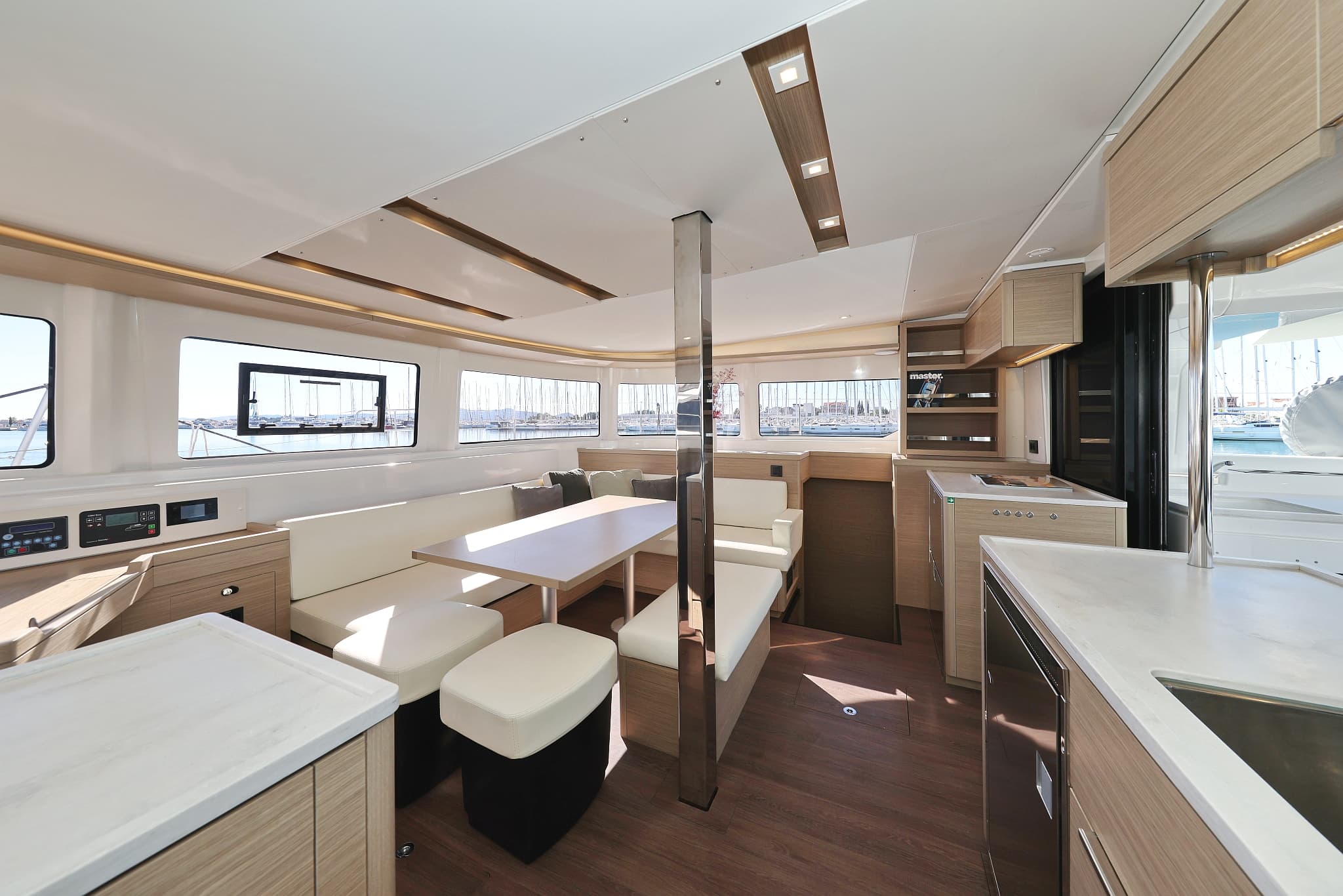 Lagoon 46  - photo 10