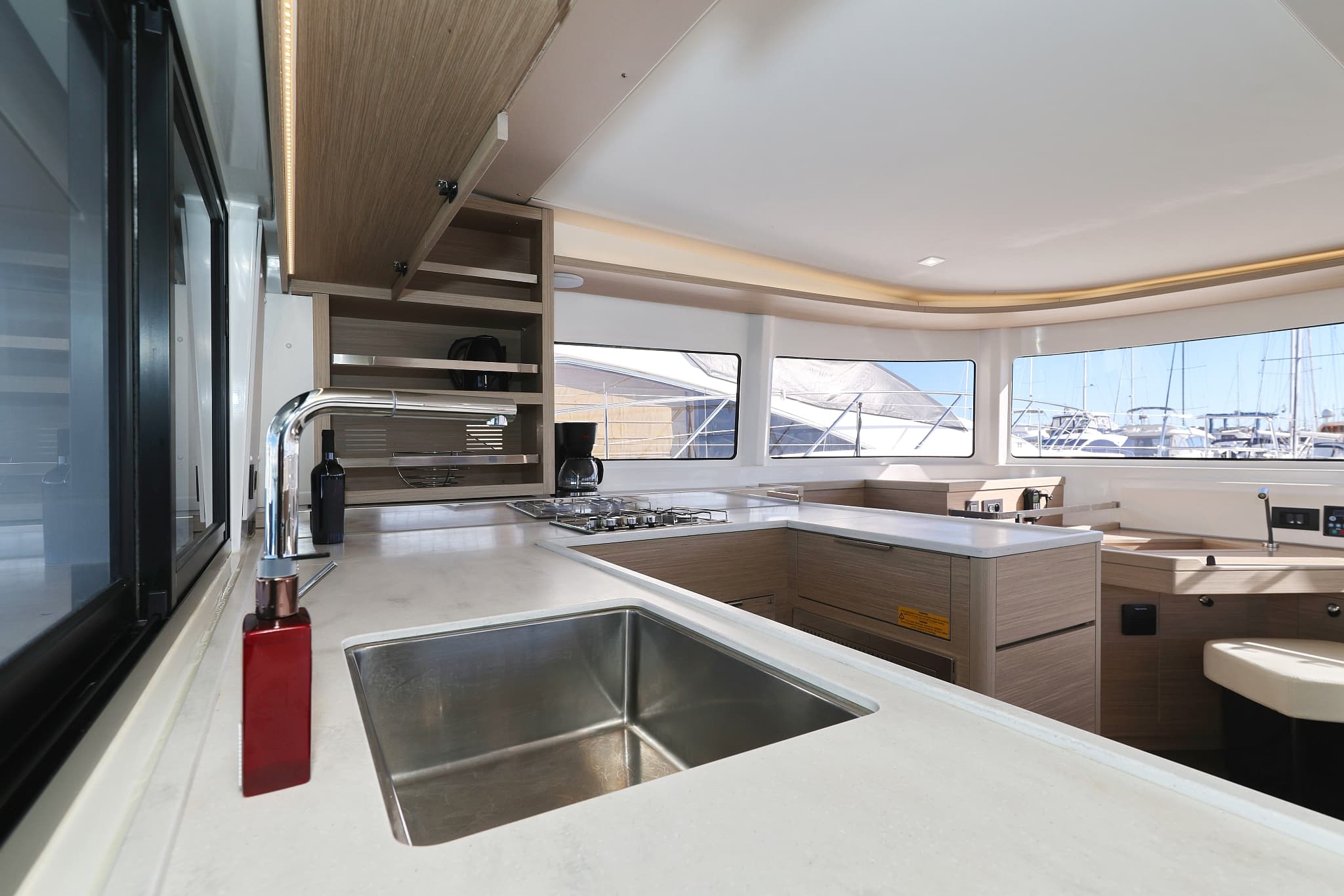 Lagoon 46  - photo 31