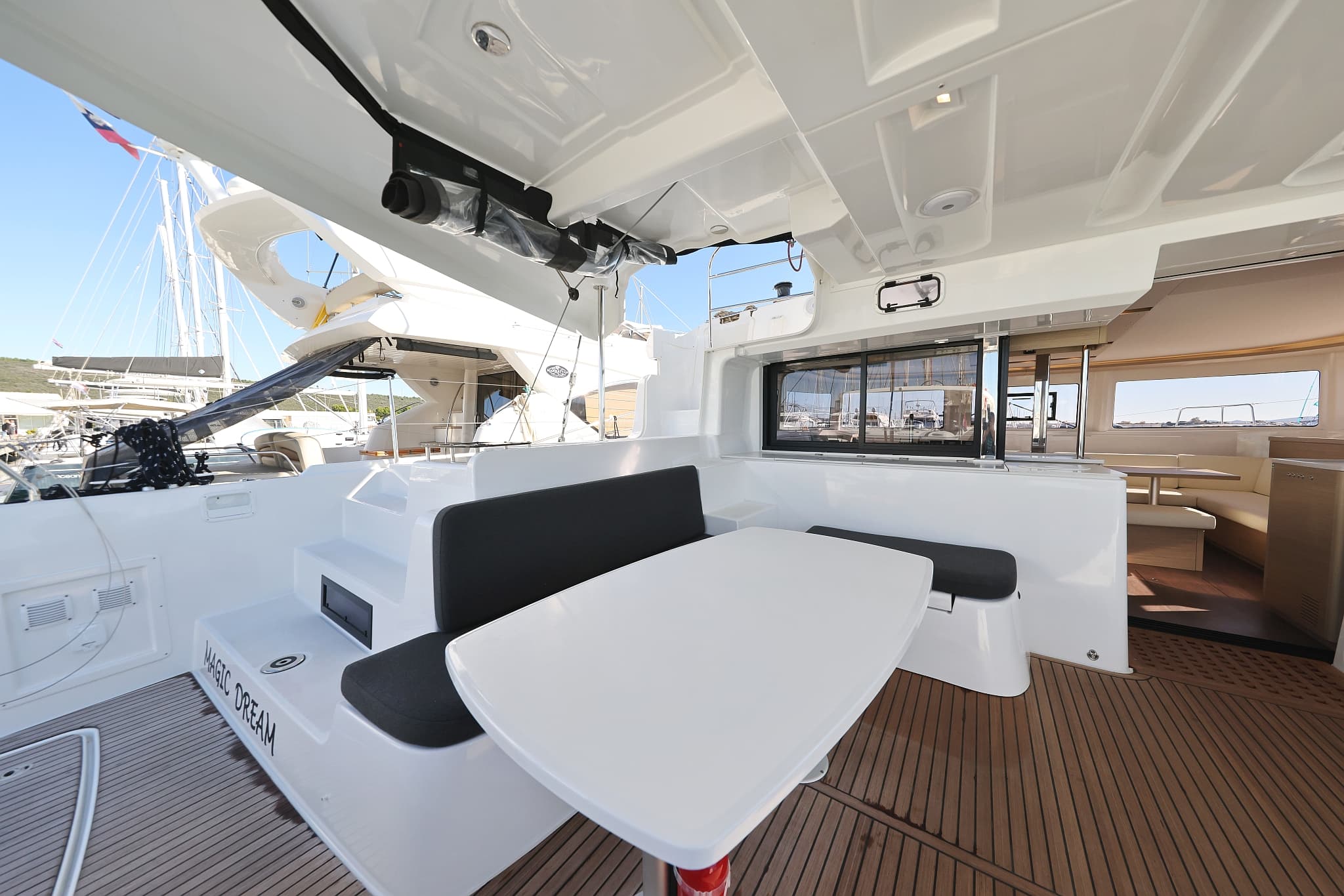 Lagoon 46  - photo 4