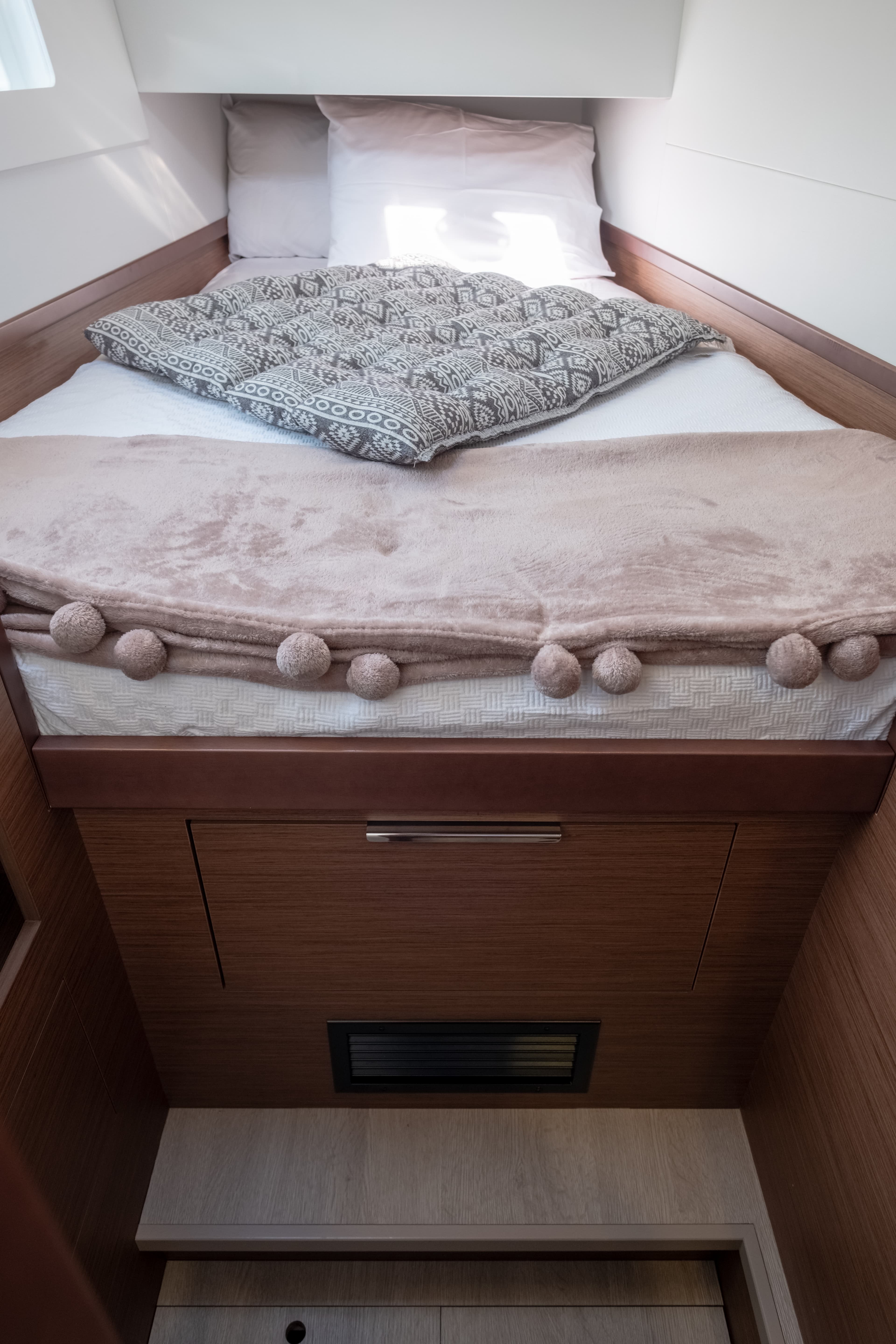 Lagoon 40 - photo 48