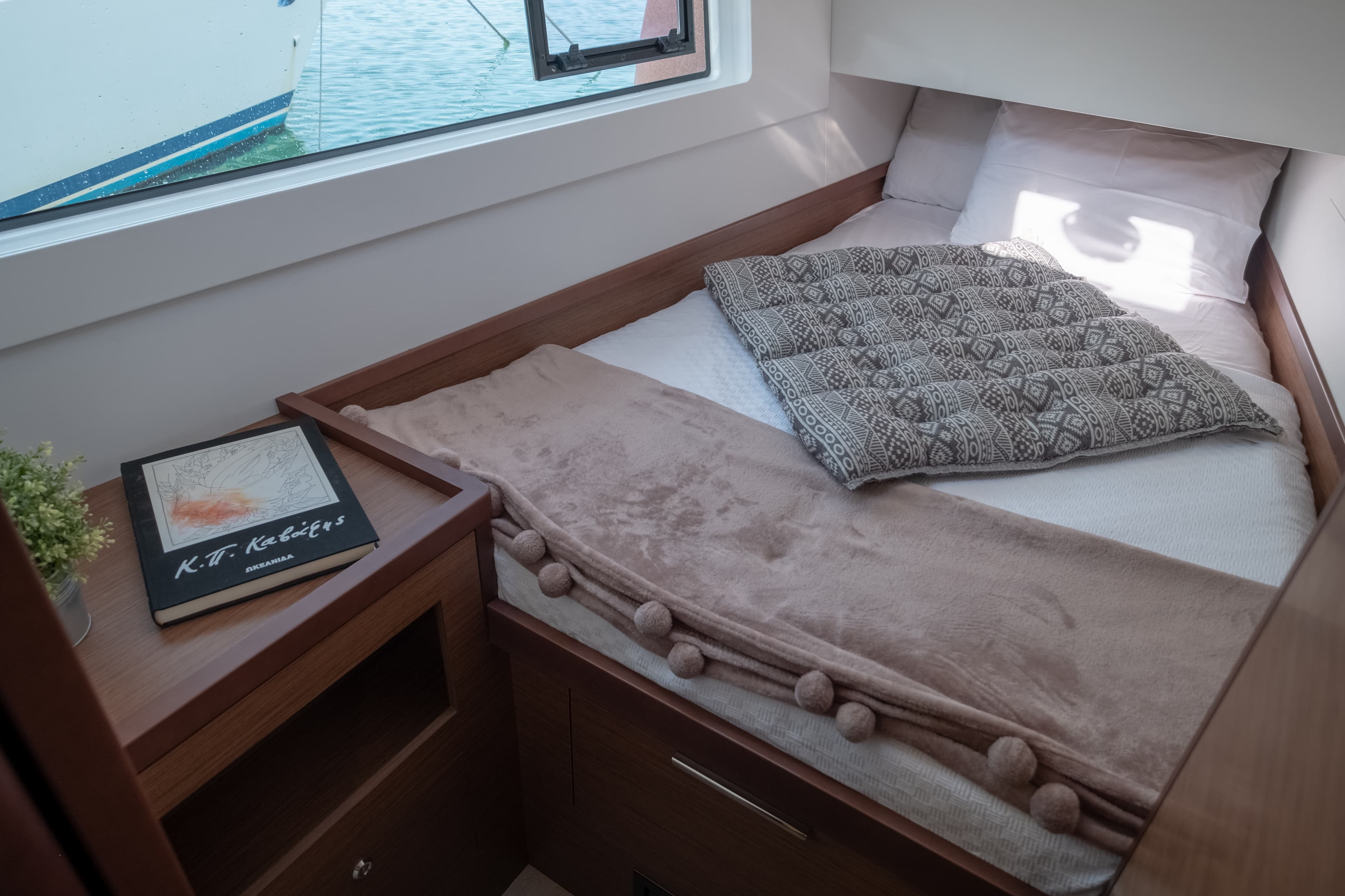 Lagoon 40 - photo 18